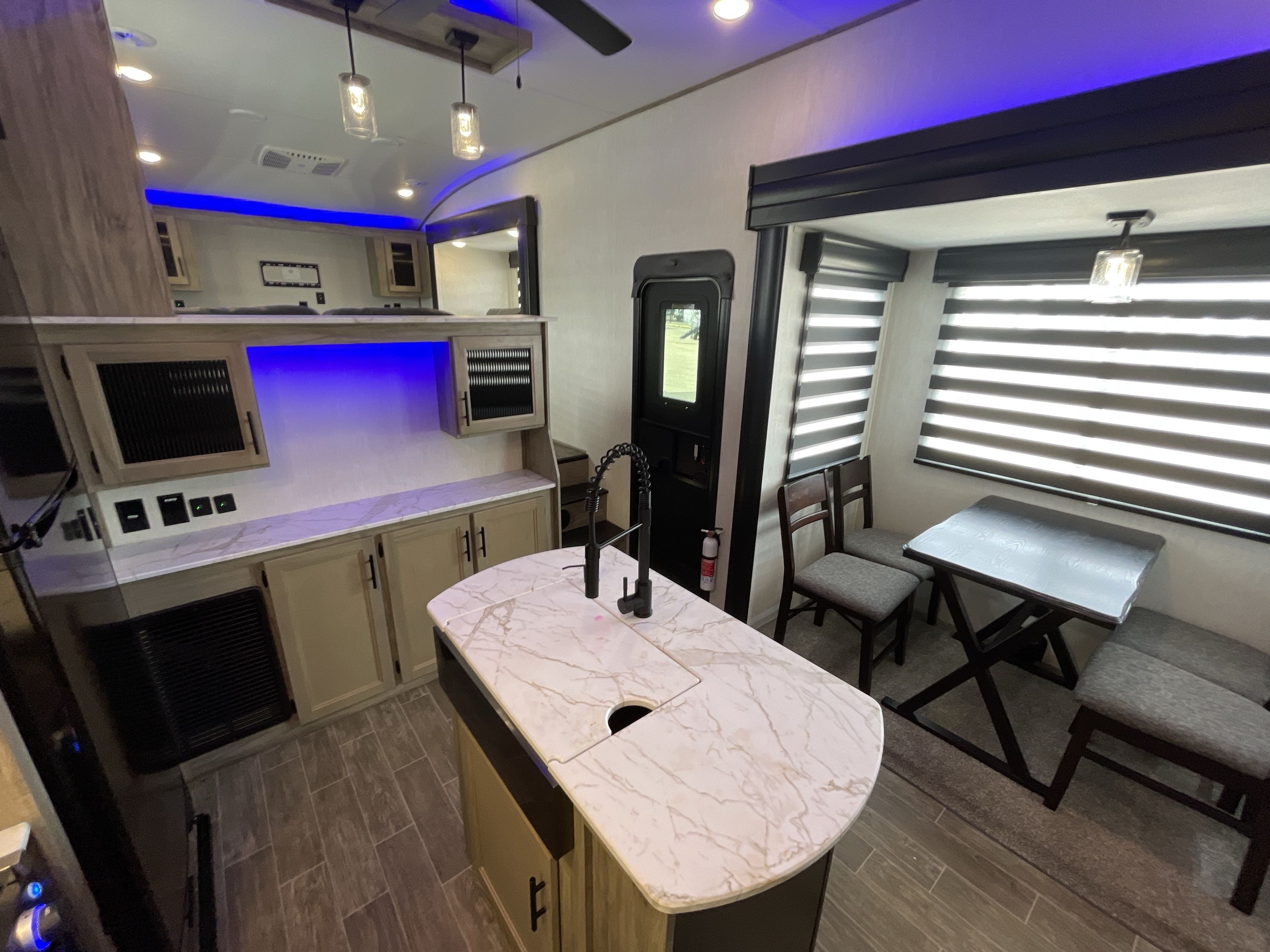 2022 Forest River ARCTIC WOLF 3990 SUITE in clermont FL