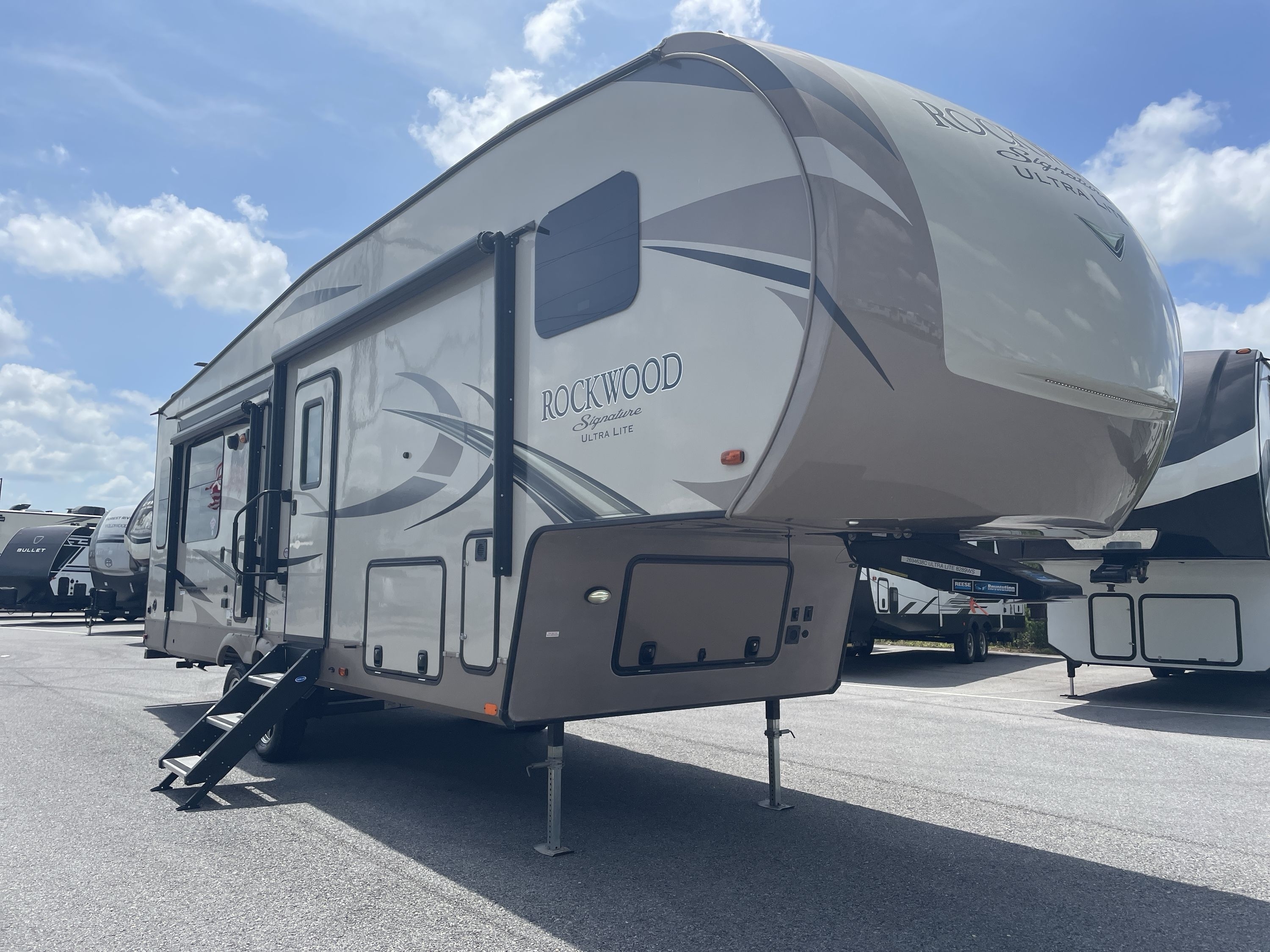 2018 Forest River ROCKWOOD SIGNATURE ULTRA LITE 8289WS in breaux bridge LA