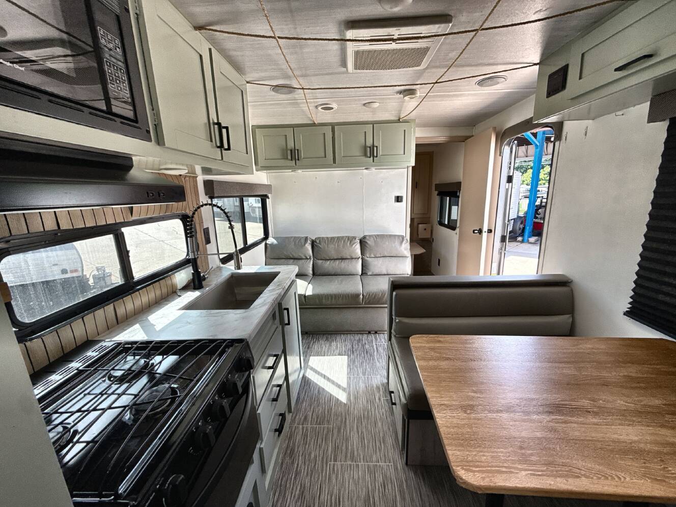 A photo of this 2022 East To West SILVER LAKE 29KBH