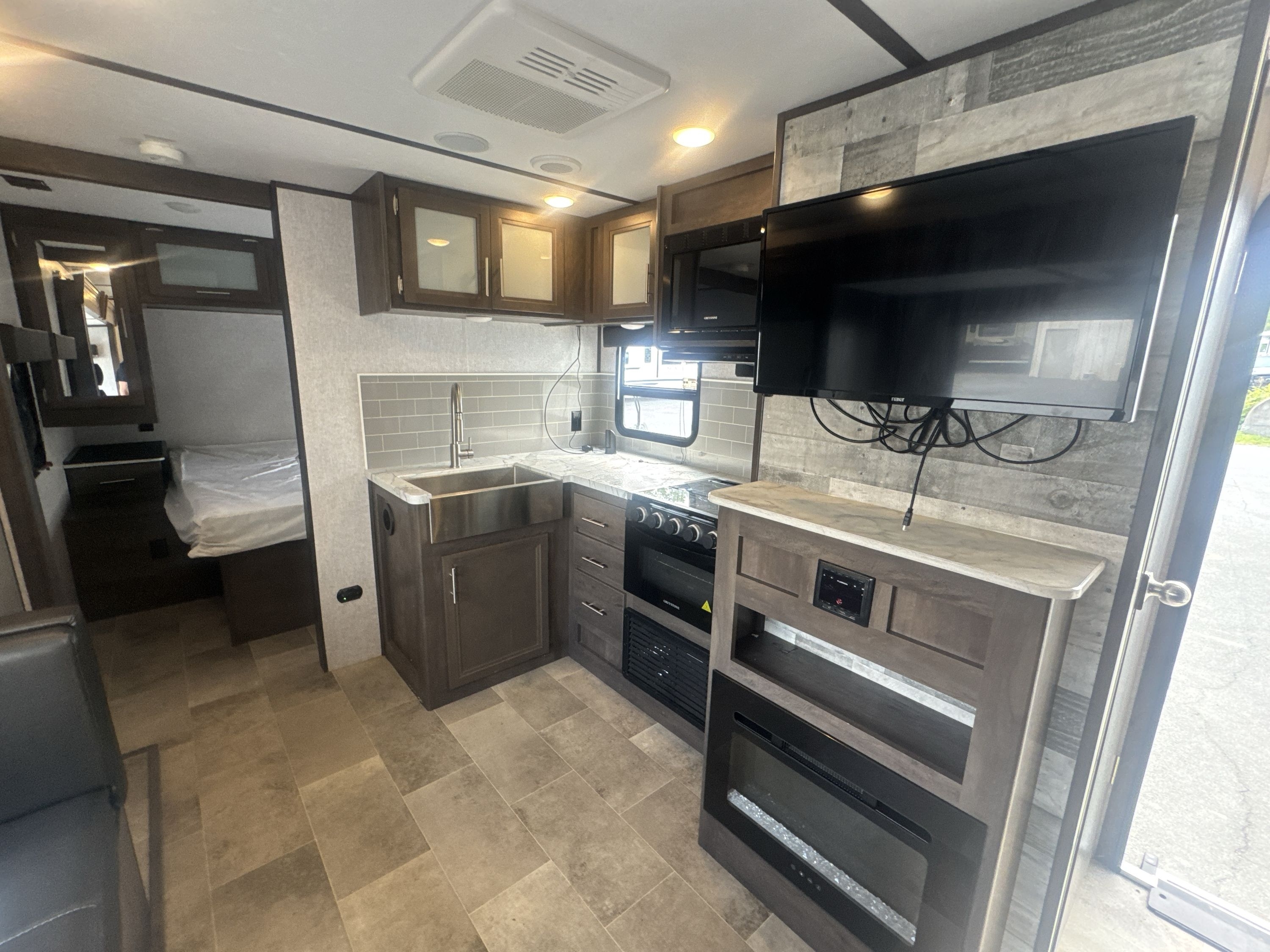2021 Coleman COLEMAN LIGHT 2455BH in west coxsackie NY