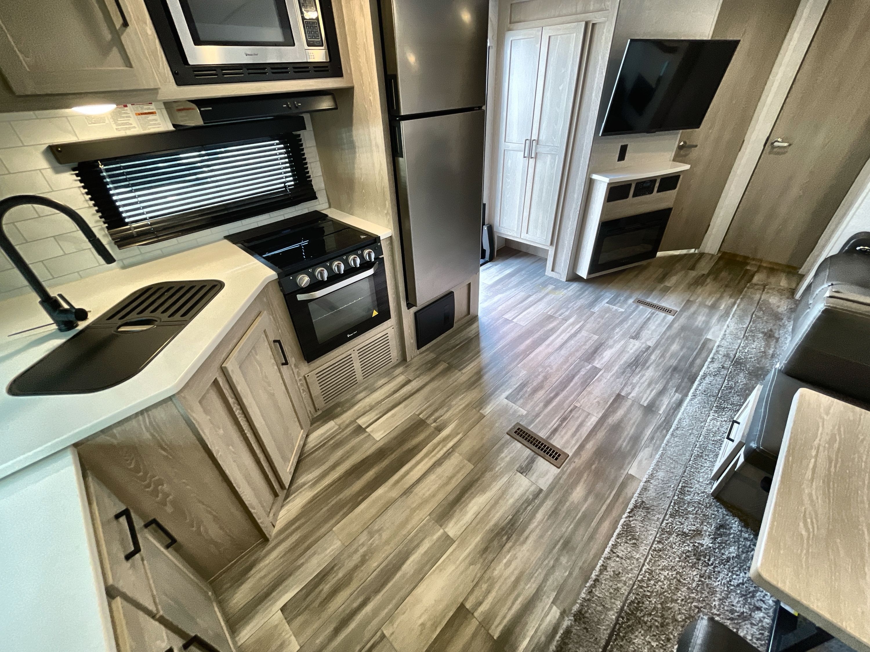 2022 Forest River ROCKWOOD ULTRA LITE 2608BS in pinellas park FL