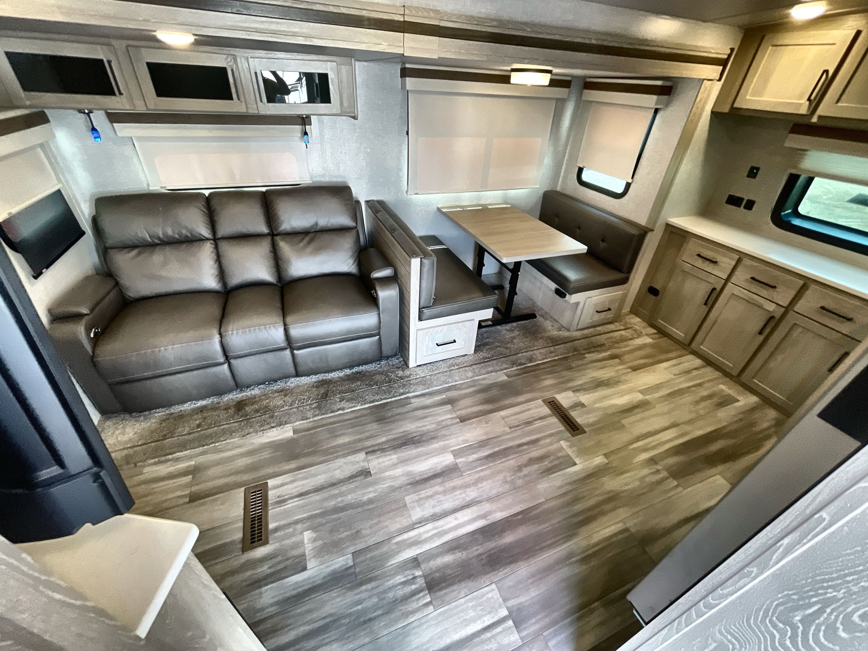 2022 Forest River ROCKWOOD ULTRA LITE 2608BS in pinellas park FL