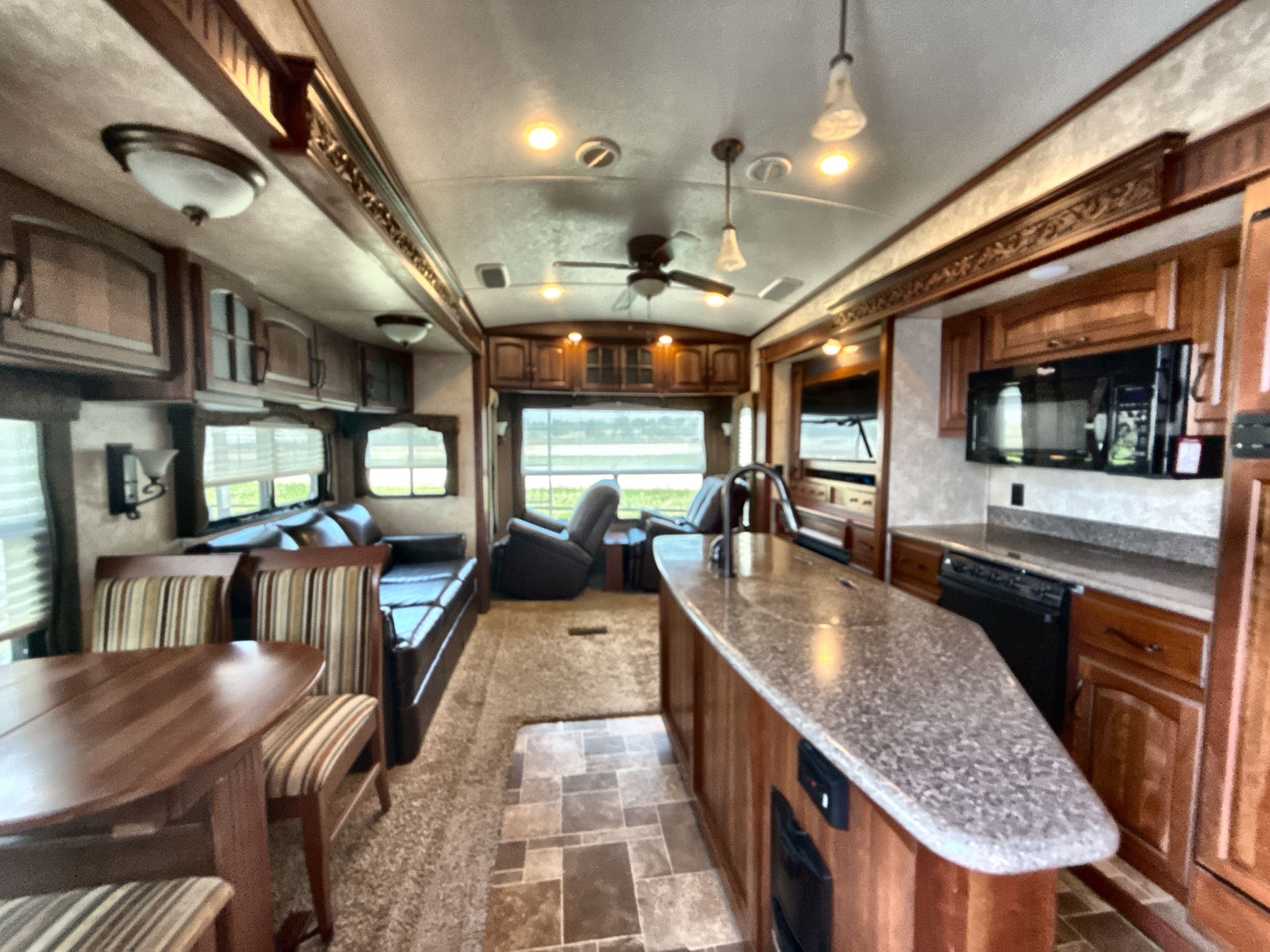 2014 Keystone MONTANA 3900FB in roscoe IL