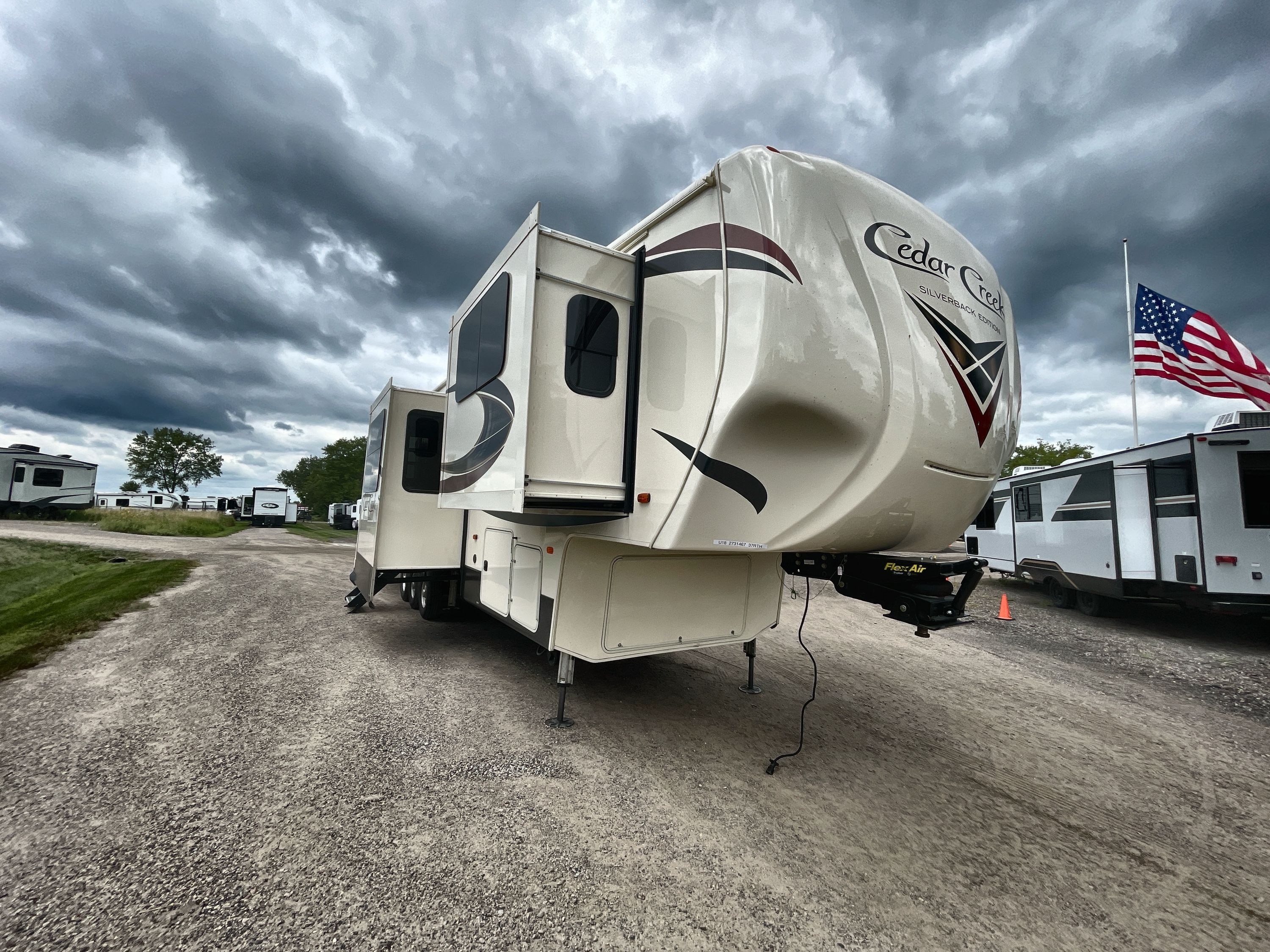 2018 Forest River CEDAR CREEK SILVERBACK 37RTH in hugo MN