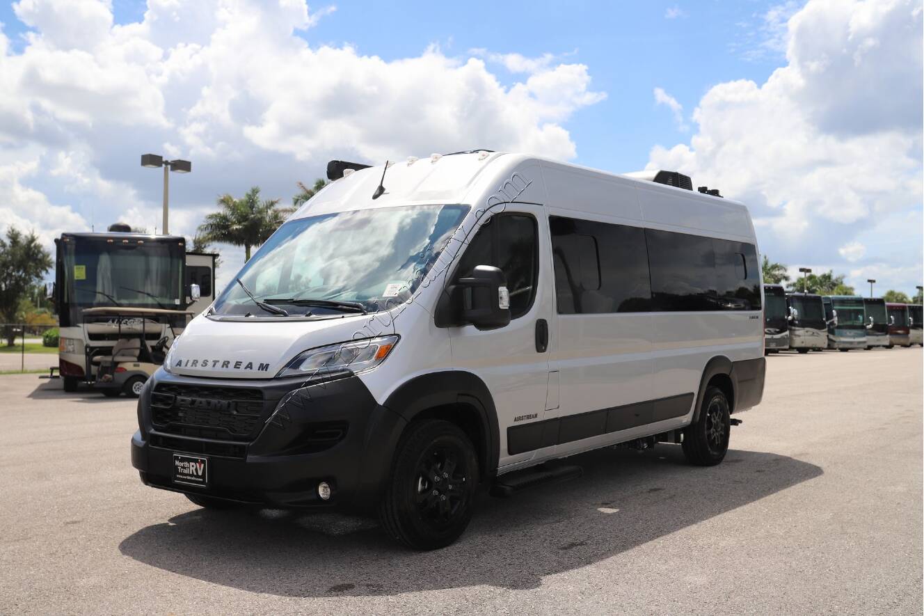 A photo of this 2026 Airstream Rangeline RANGELINE