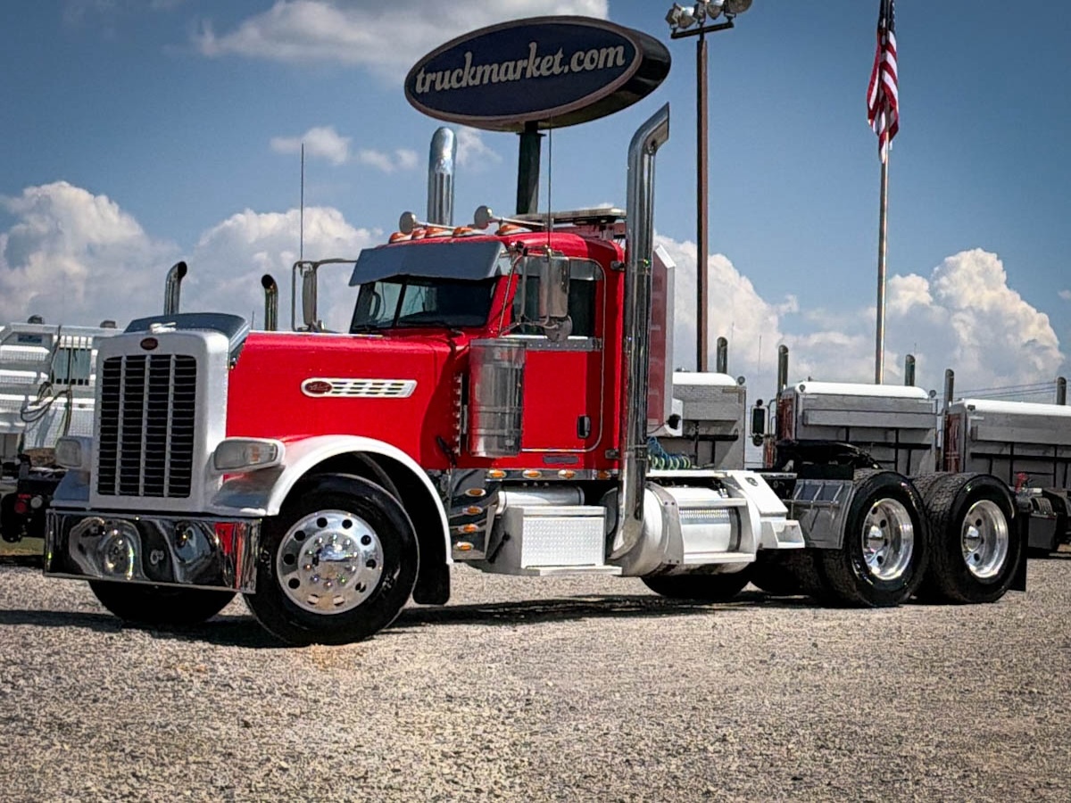 2016 PETERBILT 389 PRIDE & CLASS in Olive Branch, MS