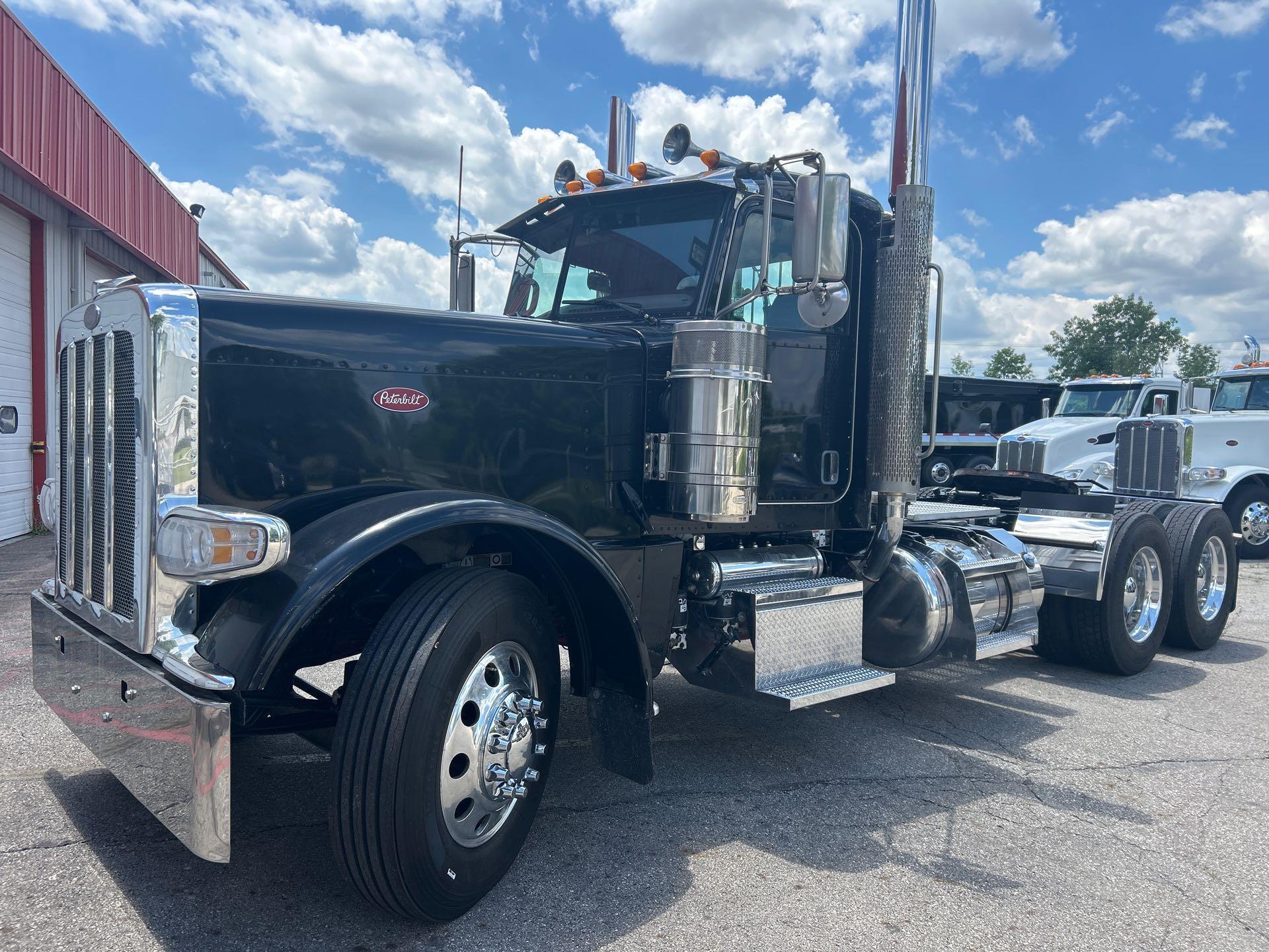 2020 PETERBILT 389 in Columbus, OH
