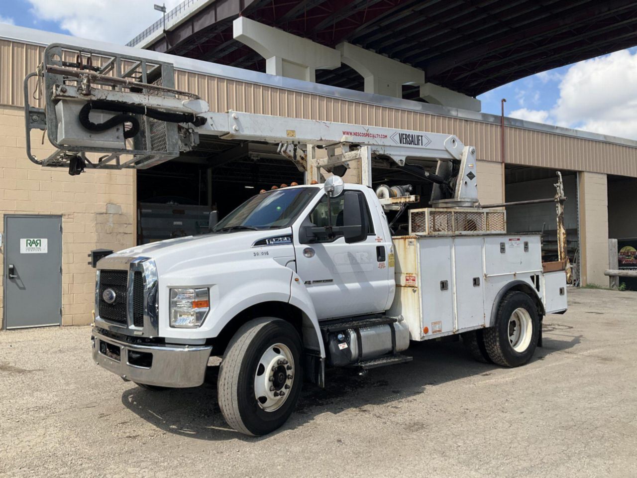 2019 FORD F750 in Bakersfield, CA