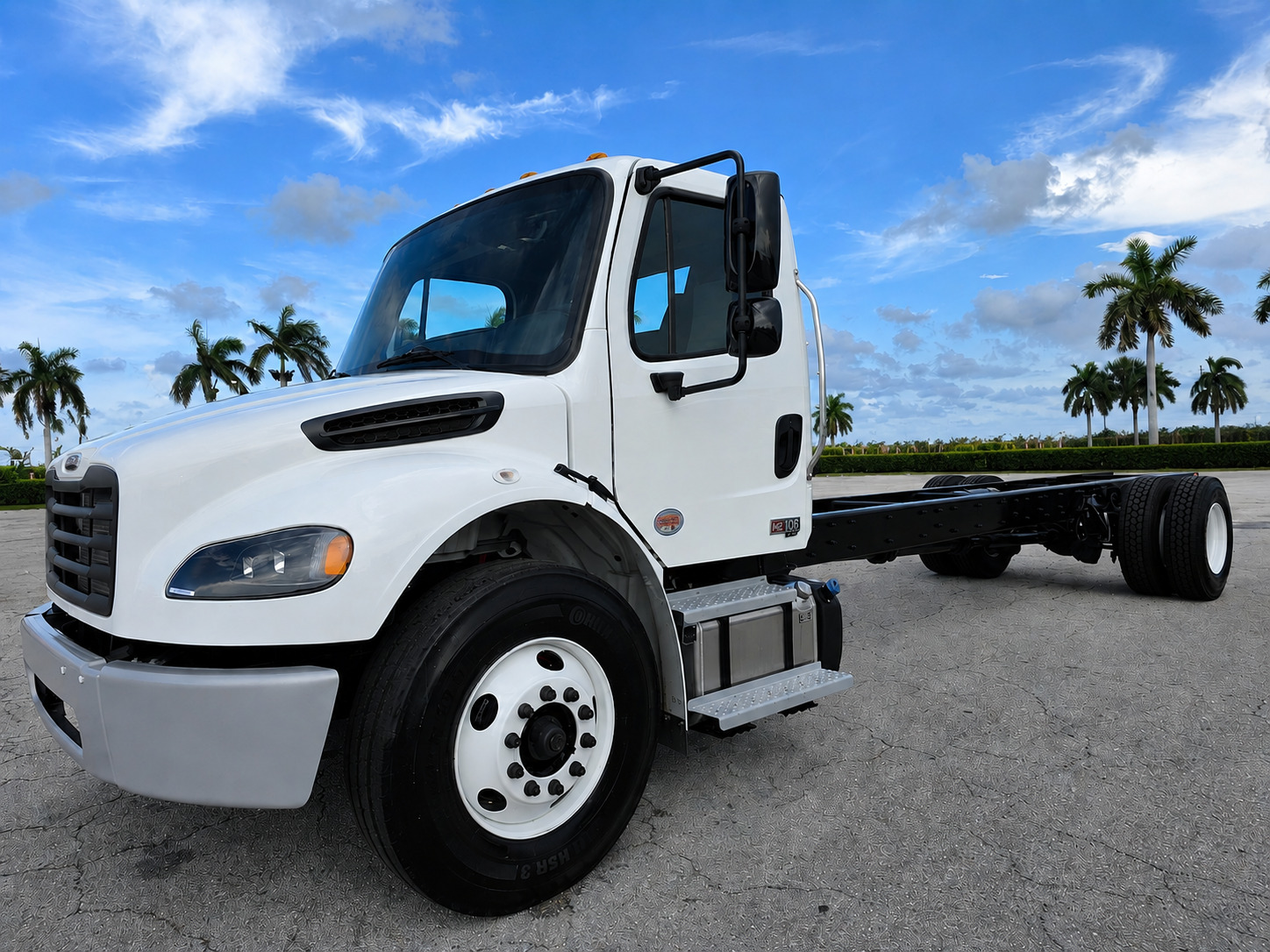 2026 FREIGHTLINER BUSINESS CLASS M2 106 in Hialeah, FL