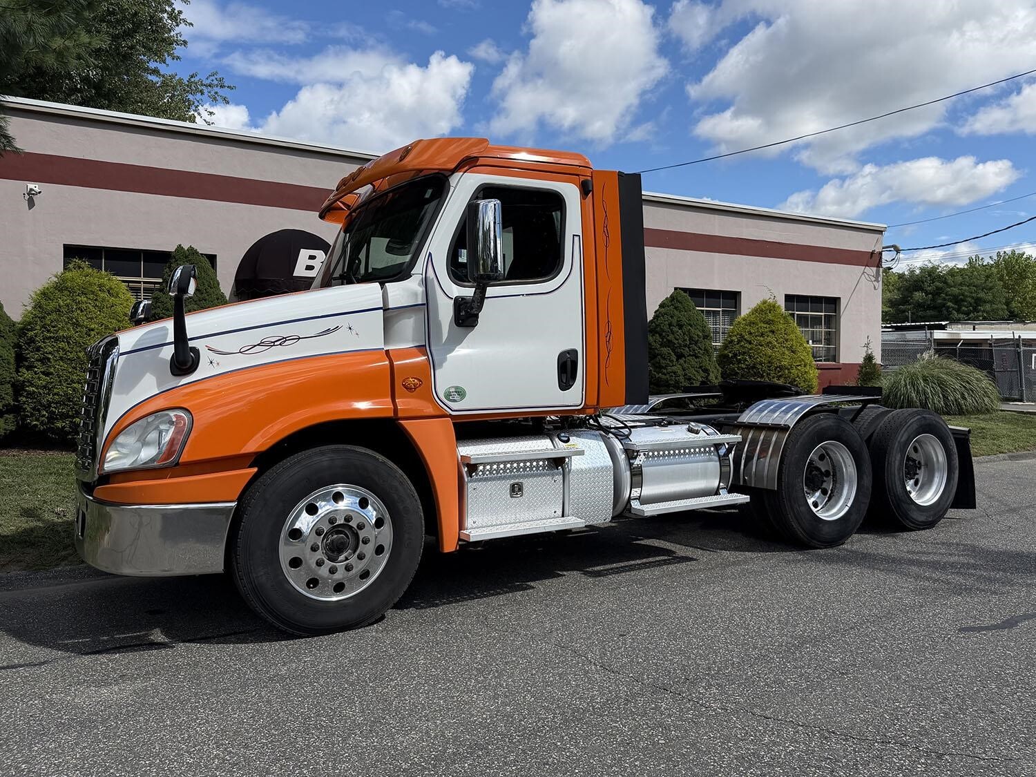 2015 FREIGHTLINER CASCADIA 125 in Chicopee, MA