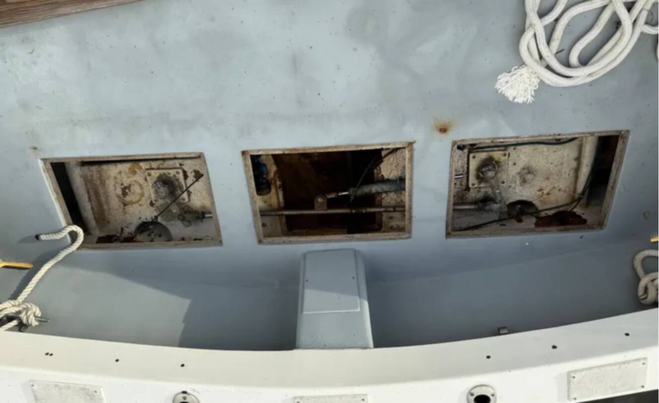 A photo of this 2005 Crusader Boats 34 SF