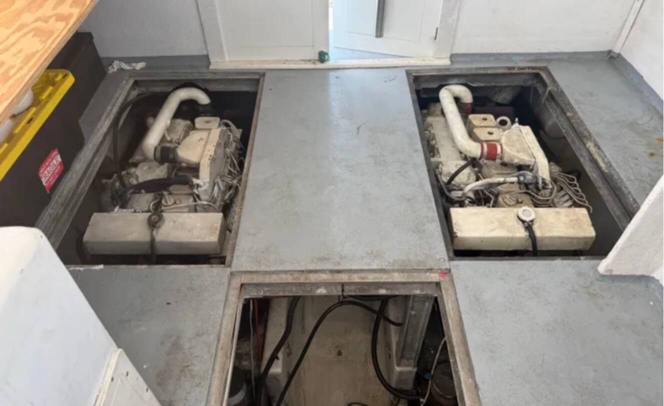 A photo of this 2005 Crusader Boats 34 SF