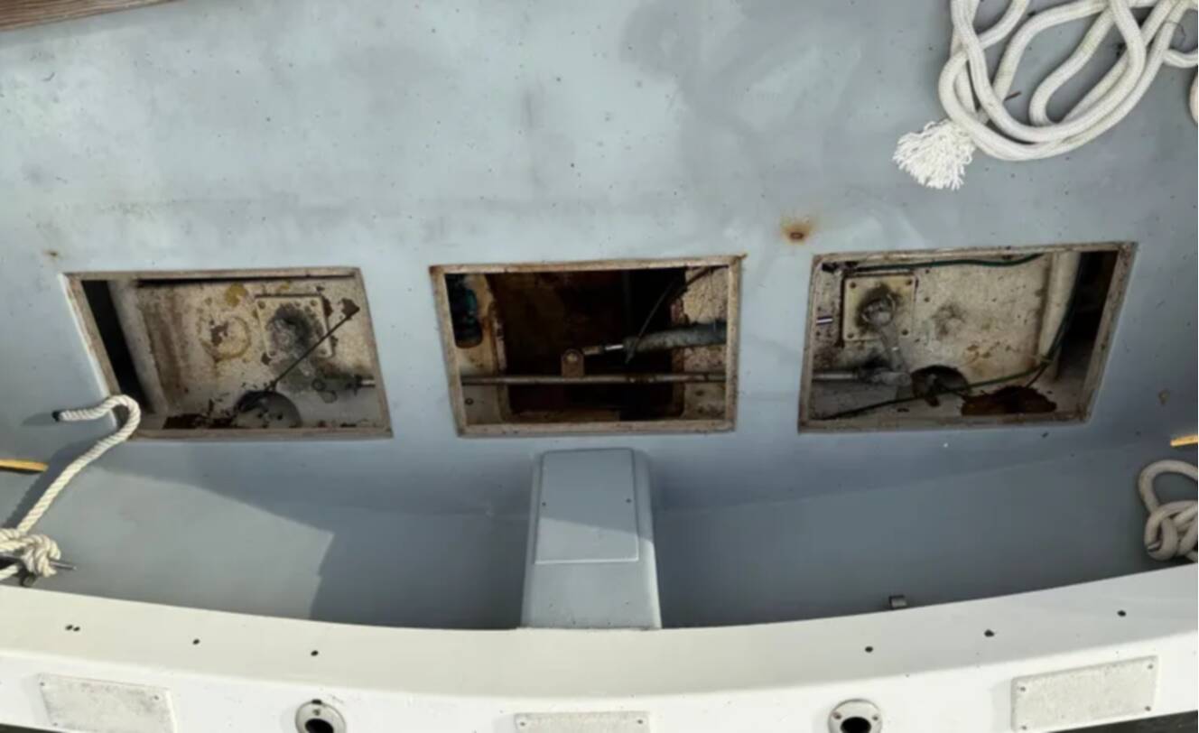 A photo of this 2005 Crusader Boats 34 SF