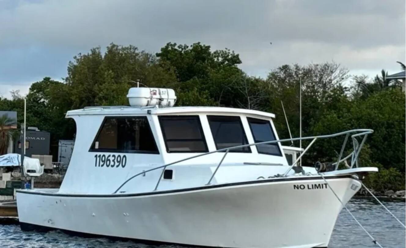 A photo of this 2005 Crusader Boats 34 SF