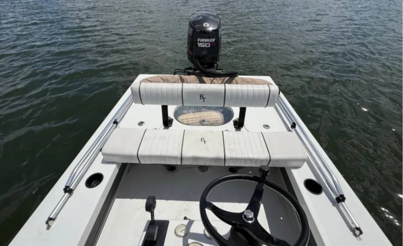 A photo of this 2017 Beavertail Skiffs Lightning 20'