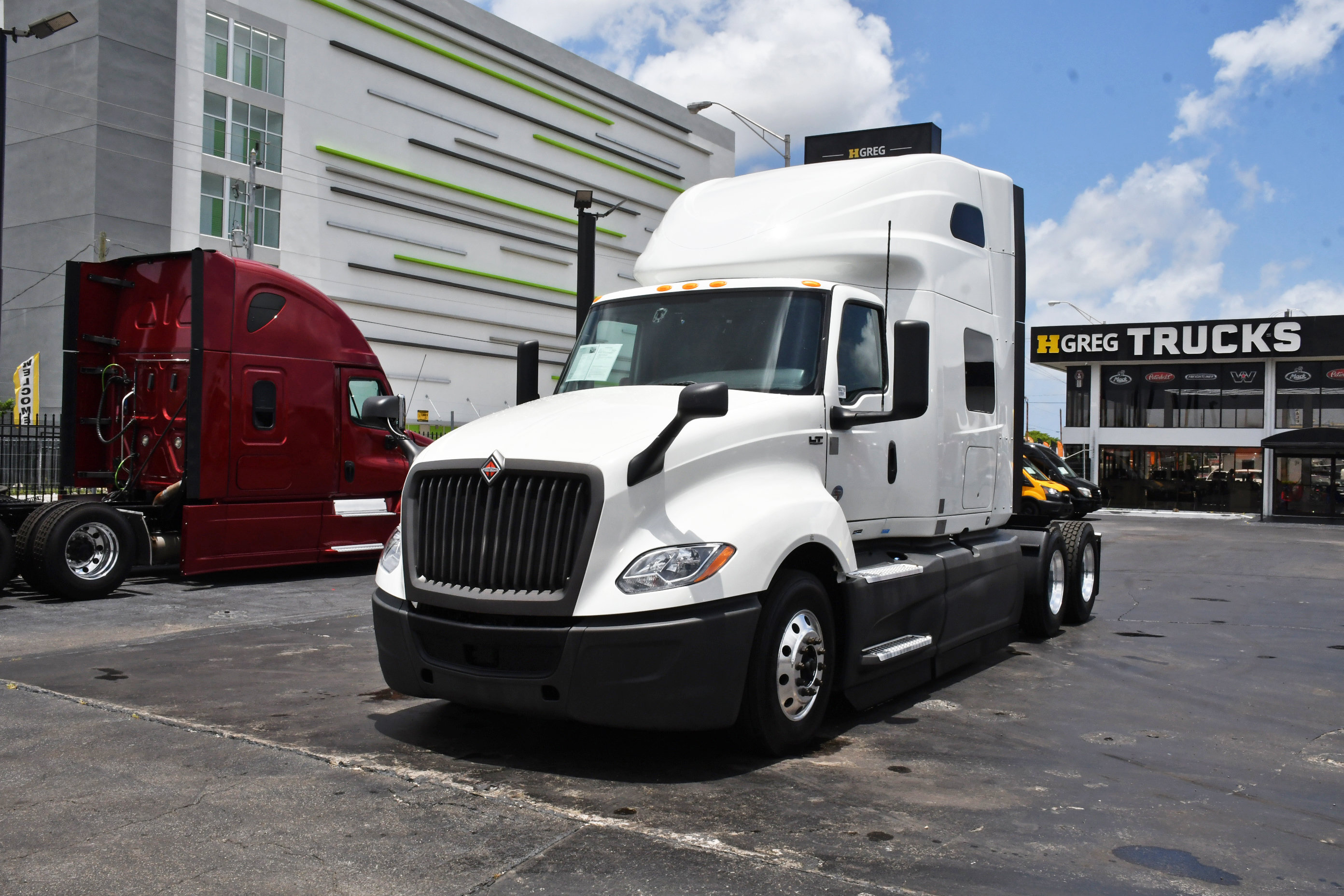 2023 INTERNATIONAL LT625 in Miami, FL