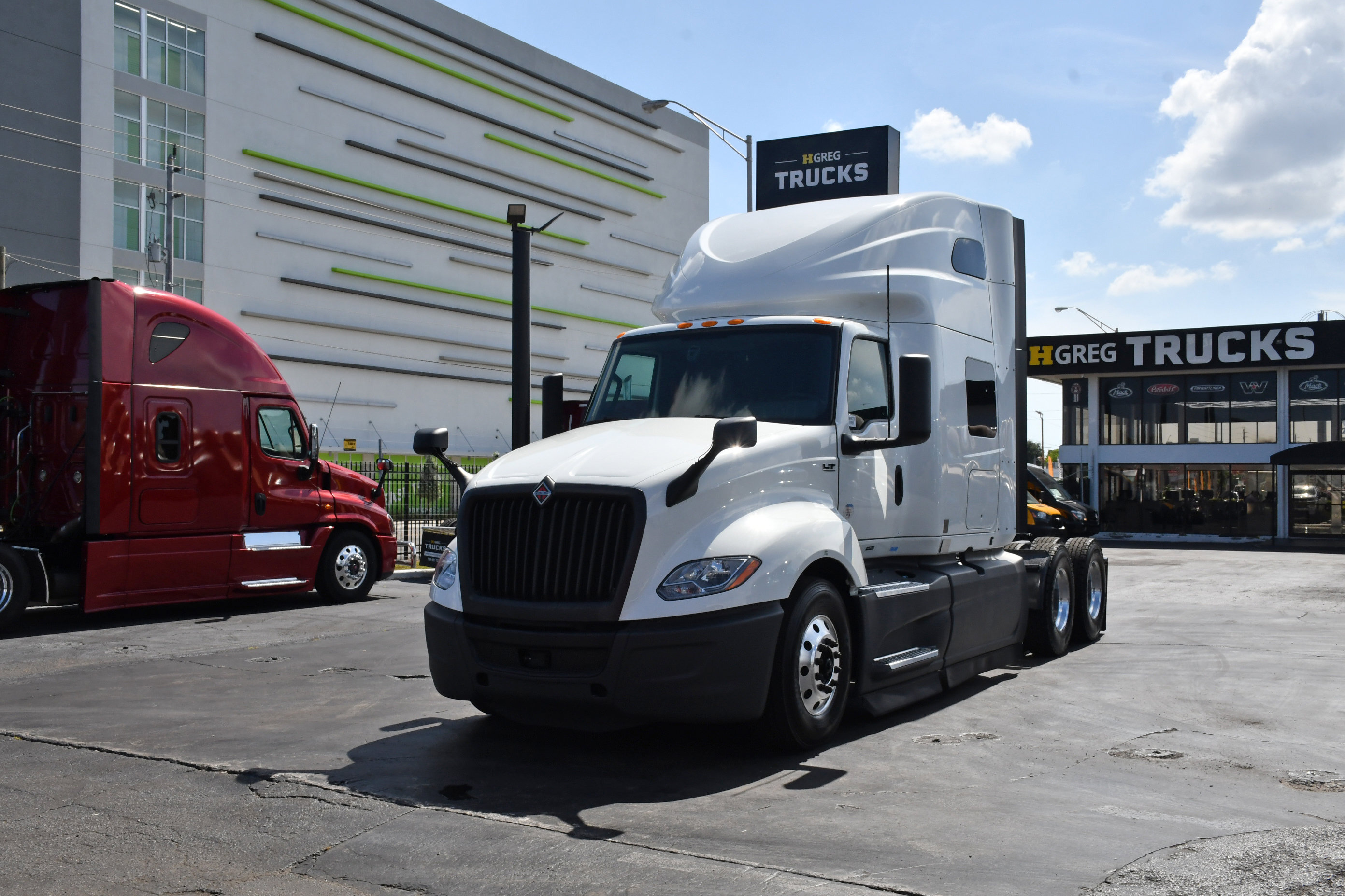 2023 INTERNATIONAL LT625 in Miami, FL