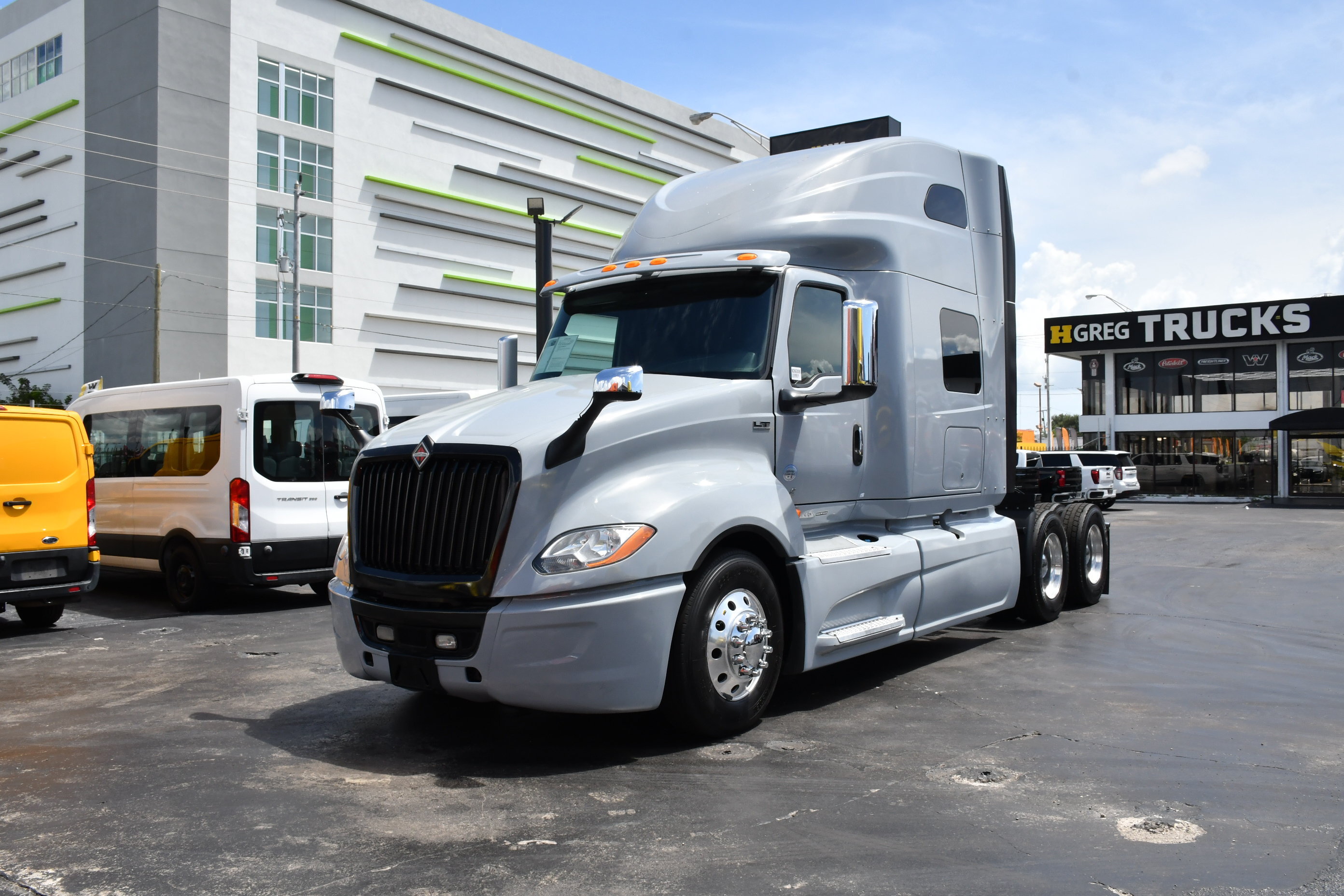 2021 INTERNATIONAL LT625 in Miami, FL