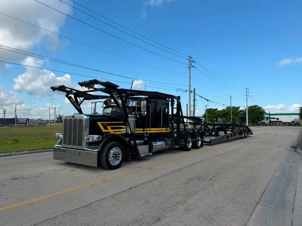 2017 PETERBILT 389 in Miami, FL