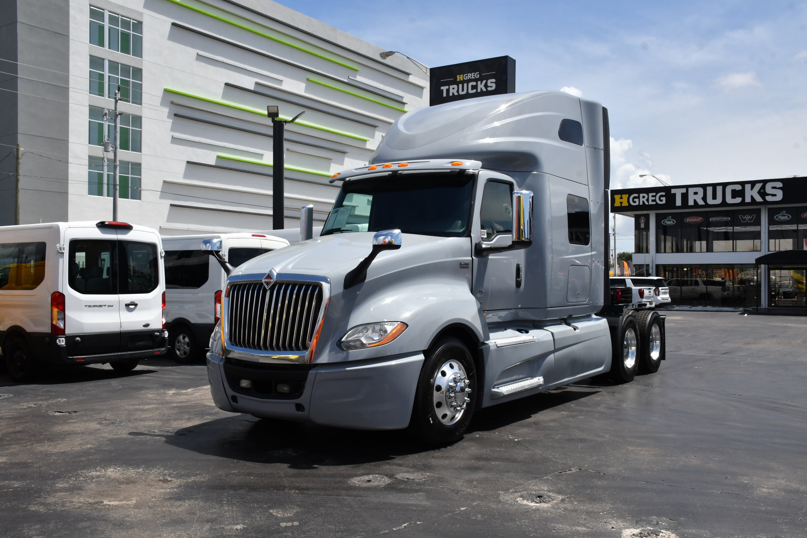 2021 INTERNATIONAL LT625 in Miami, FL
