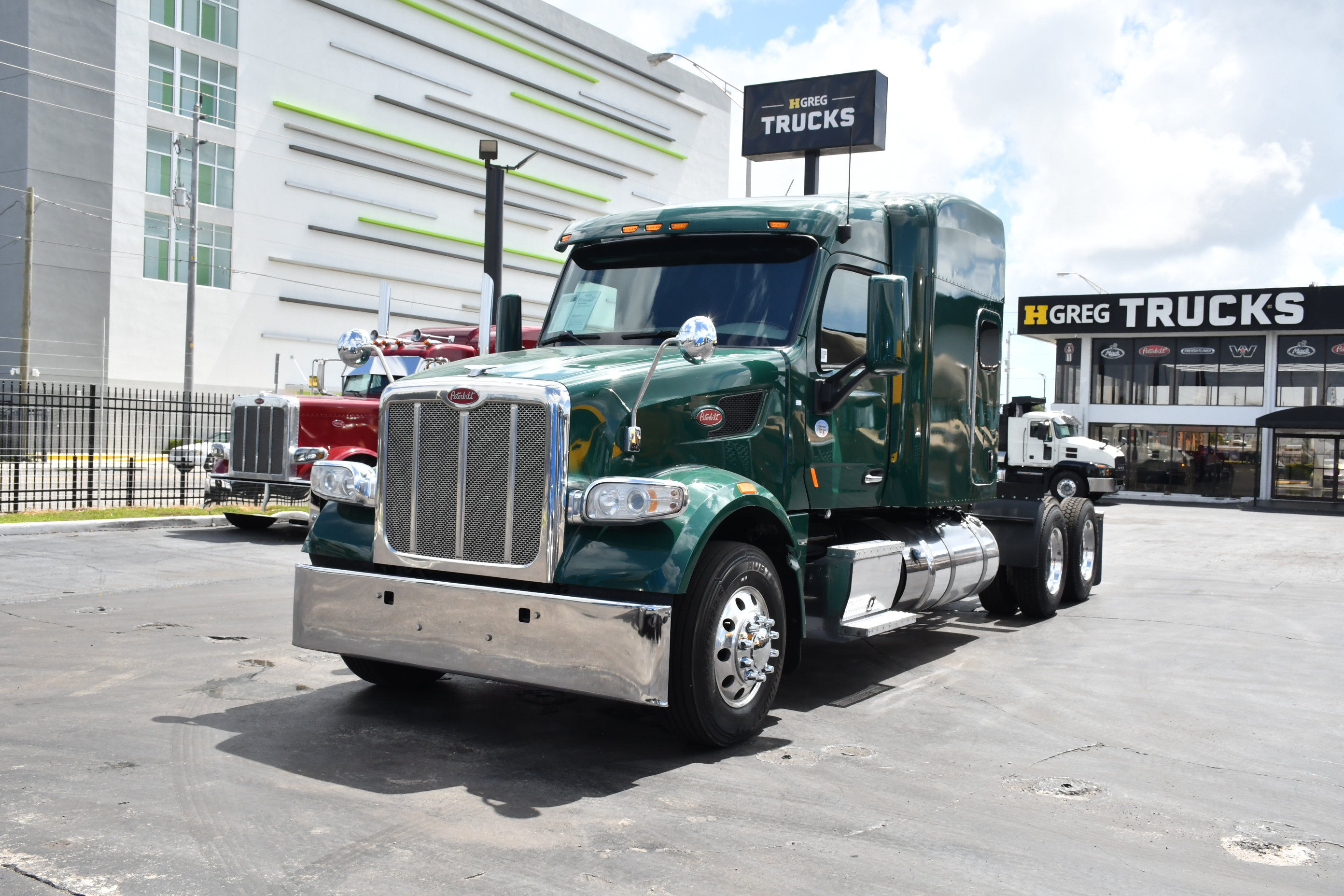 2021 PETERBILT 567 in Miami, FL