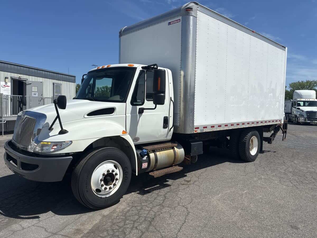 2018 INTERNATIONAL 4300 in Hampton, VA