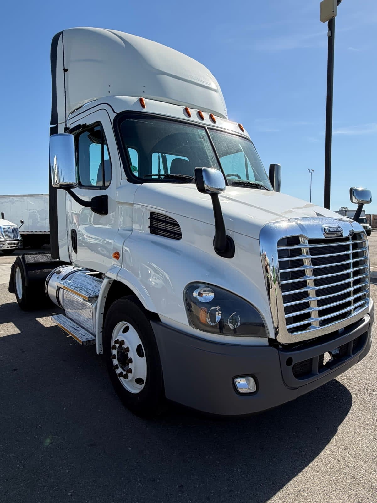 2019 FREIGHTLINER CASCADIA 113 in Fontana, CA