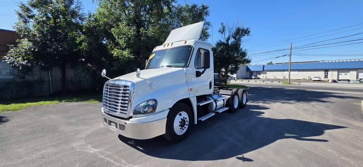 2020 FREIGHTLINER CASCADIA 125 in Bensalem, PA