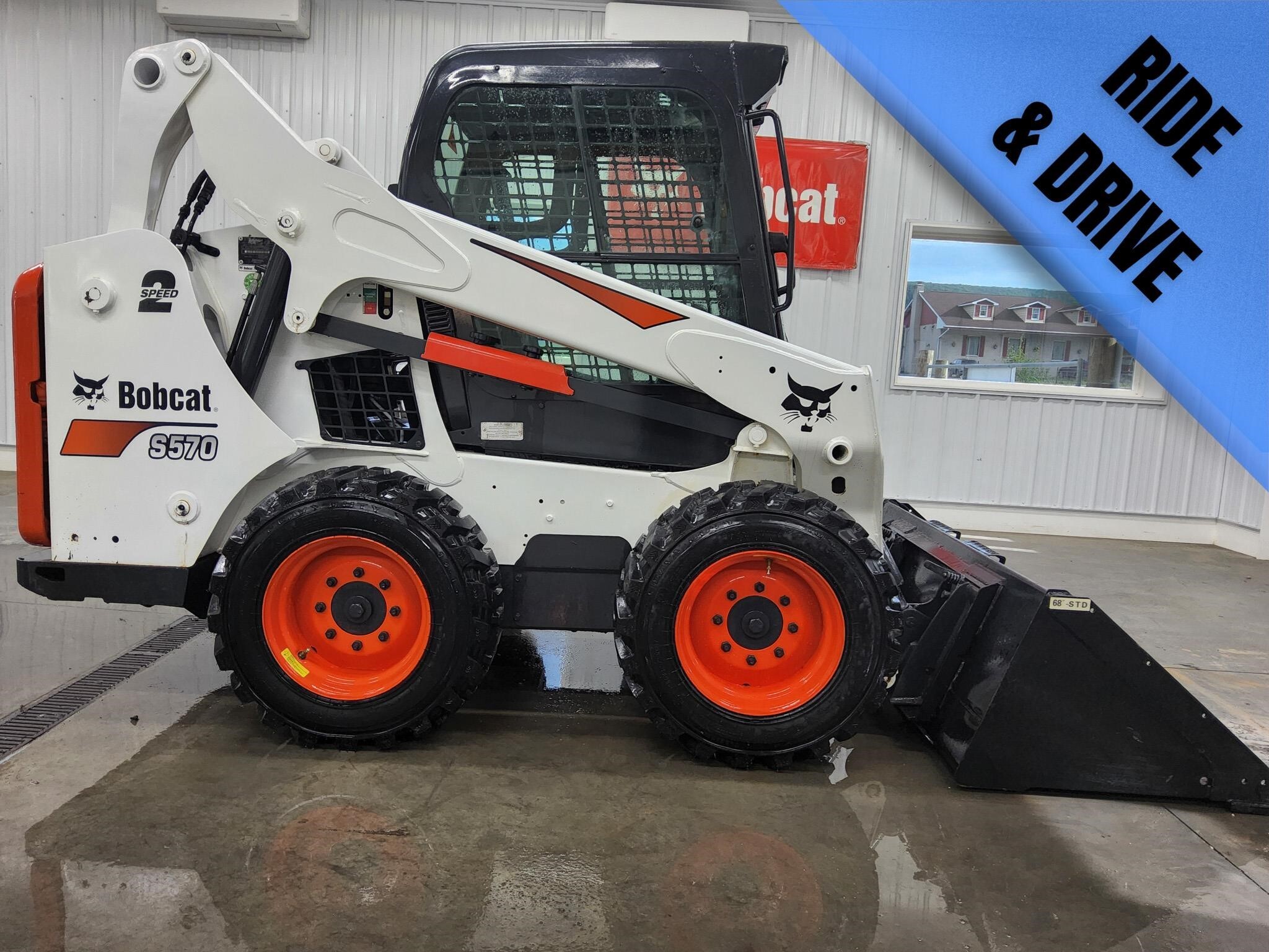 2016 BOBCAT S570 in Bethel, PA