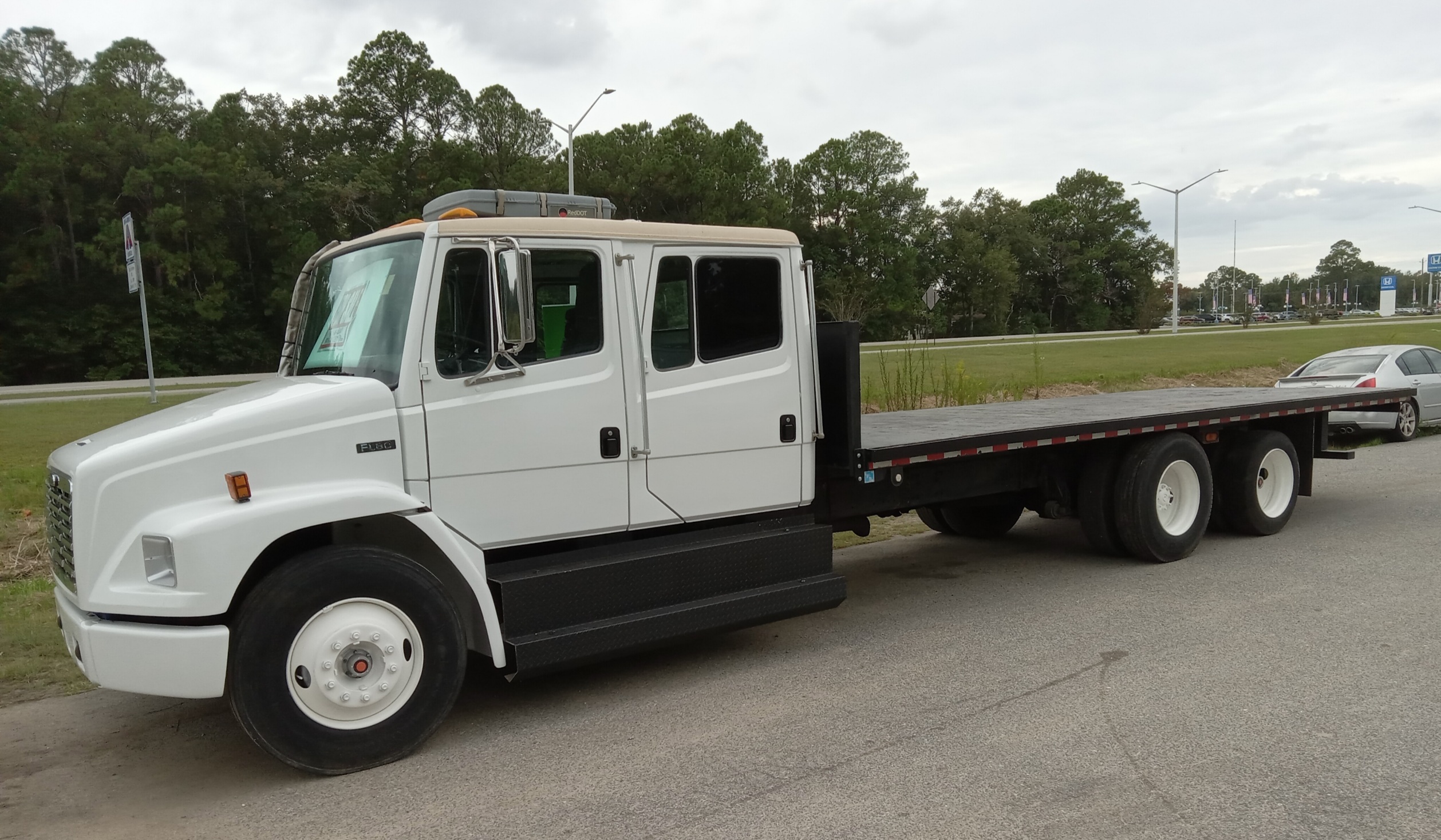 1997 FREIGHTLINER FL80 in Pascagoula, MS