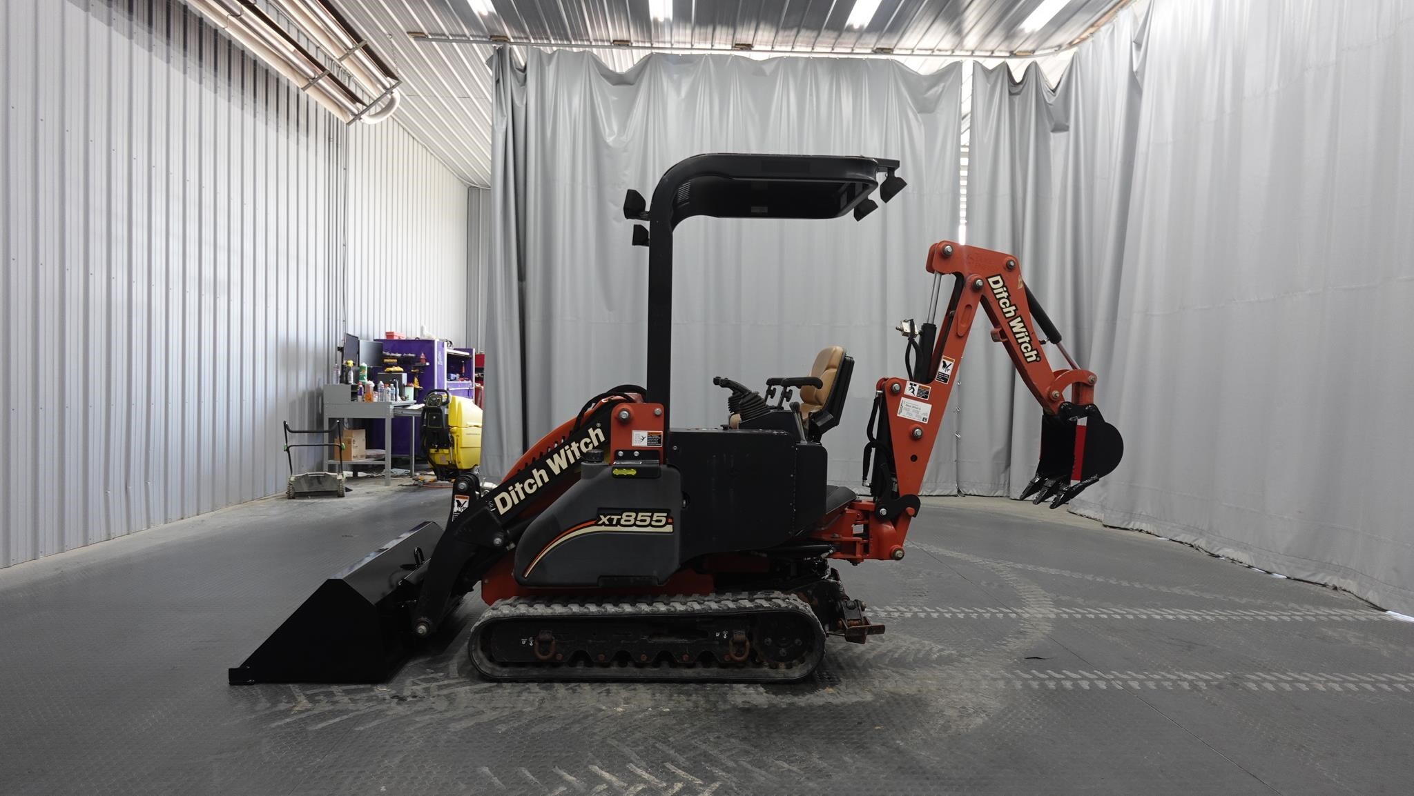 2011 DITCH WITCH XT855 in Clinton, IL