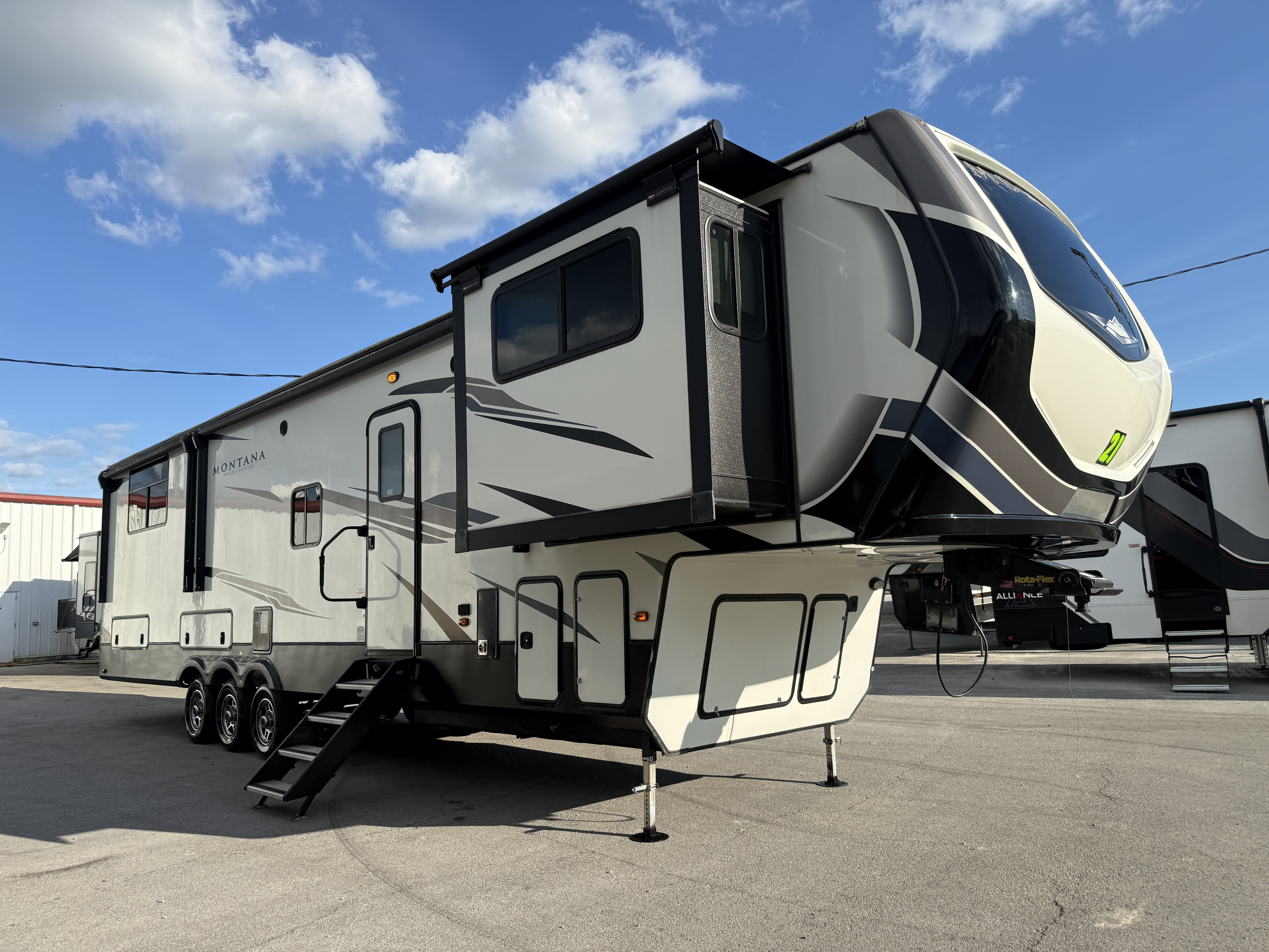 2021 Keystone MONTANA 383TH in findlay OH