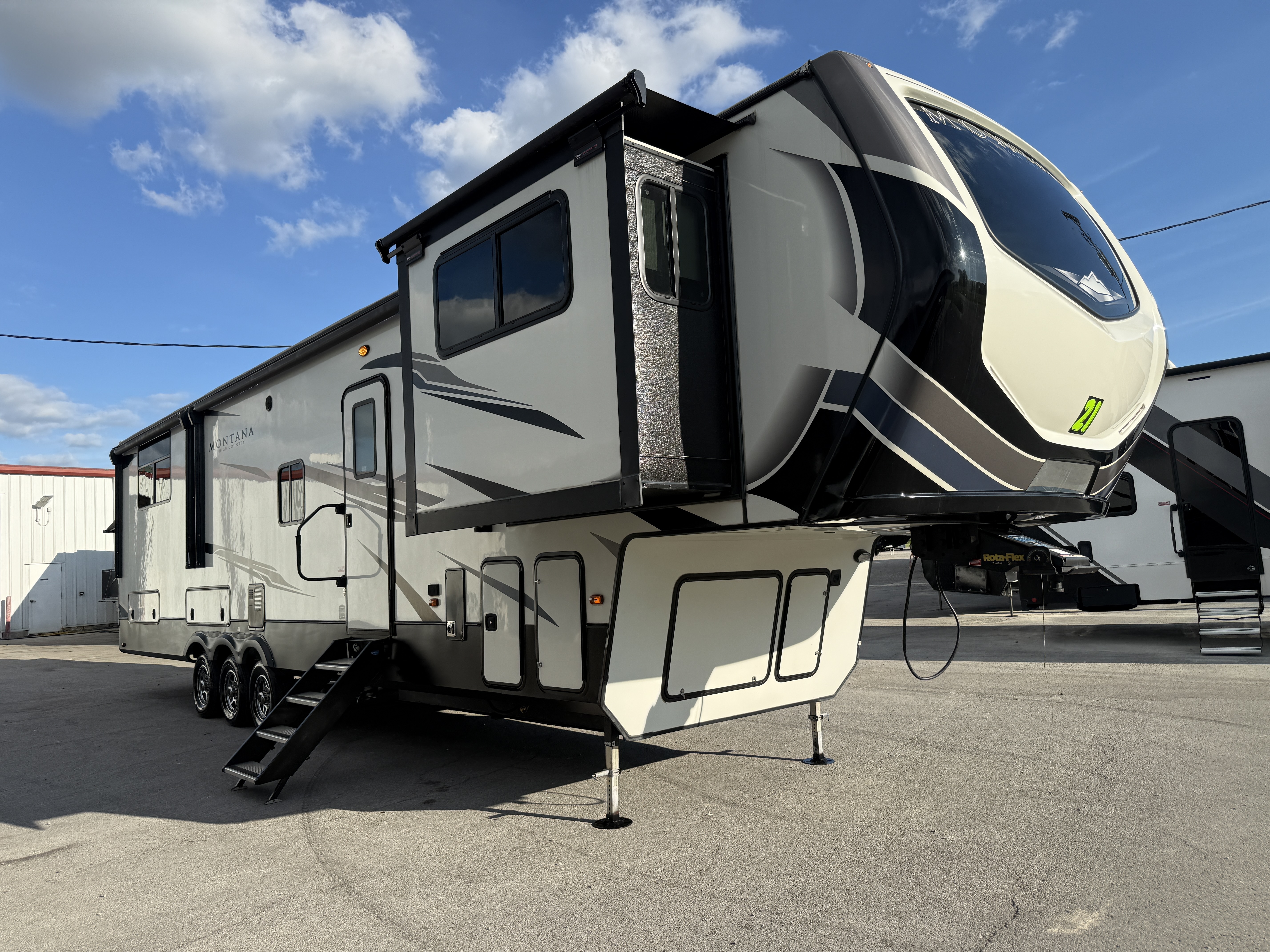 2021 Keystone MONTANA 383TH in findlay OH
