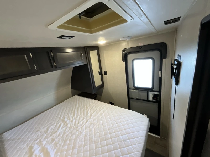 2018 FOREST RIVER PALOMINO PUMA 25RKSS
