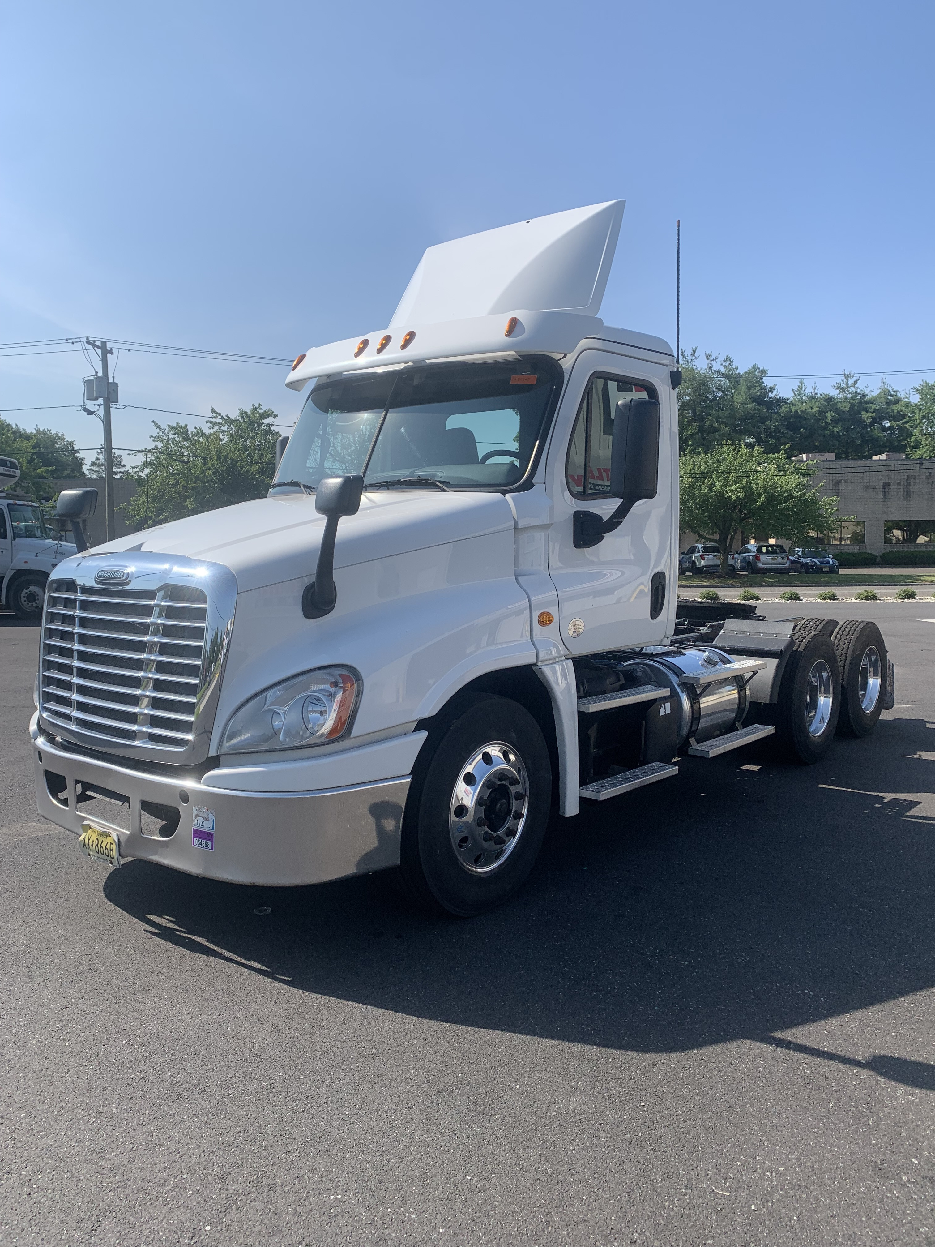 2016 FREIGHTLINER CASCADIA 125 in Luzerne, PA