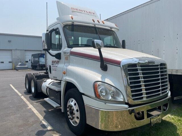 2015 FREIGHTLINER CASCADIA 125 in Philadelphia, PA