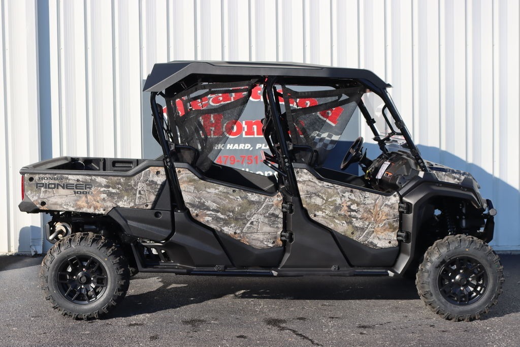 2025 Honda Pioneer 1000-6 Deluxe Crew in springdale AR