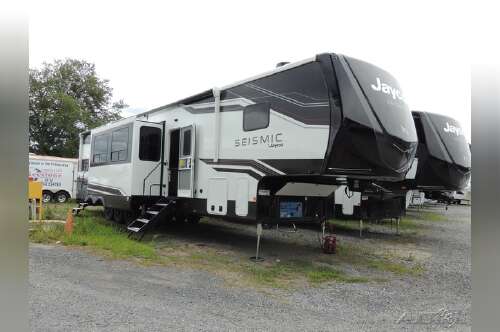 2026 Jayco Seismic 395 in greencastle PA