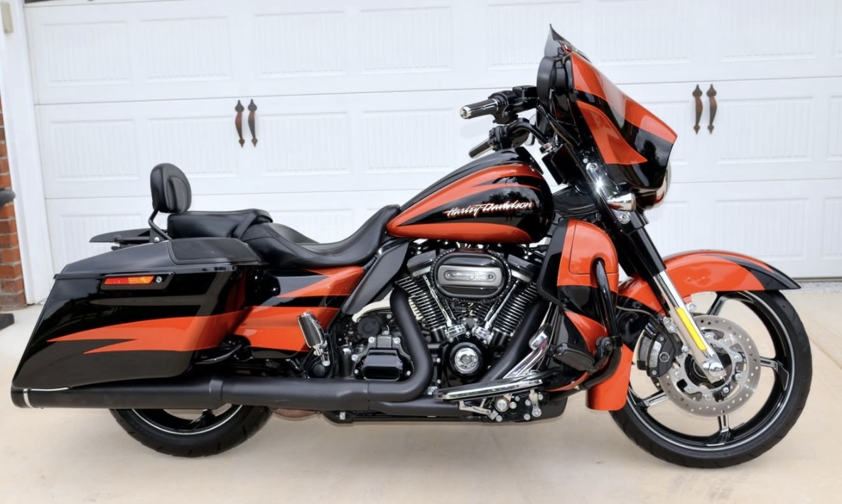 2017 Harley-Davidson STREET GLIDE CVO STREET GLIDE Touring motorcycle