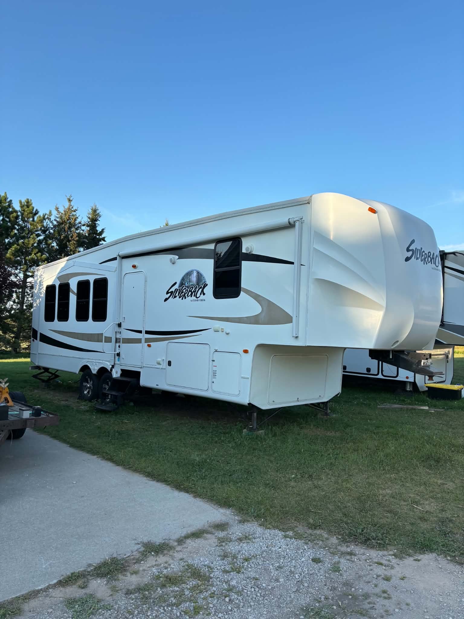 2011 Forest River CEDAR CREEK SILVERBACK 29RE in levering MI