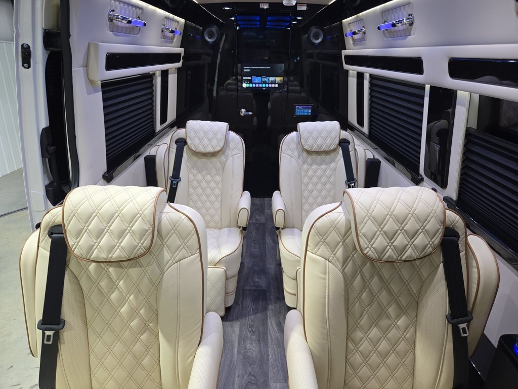 2027 Ultimate Toys COACH 170 STD in loveland OH