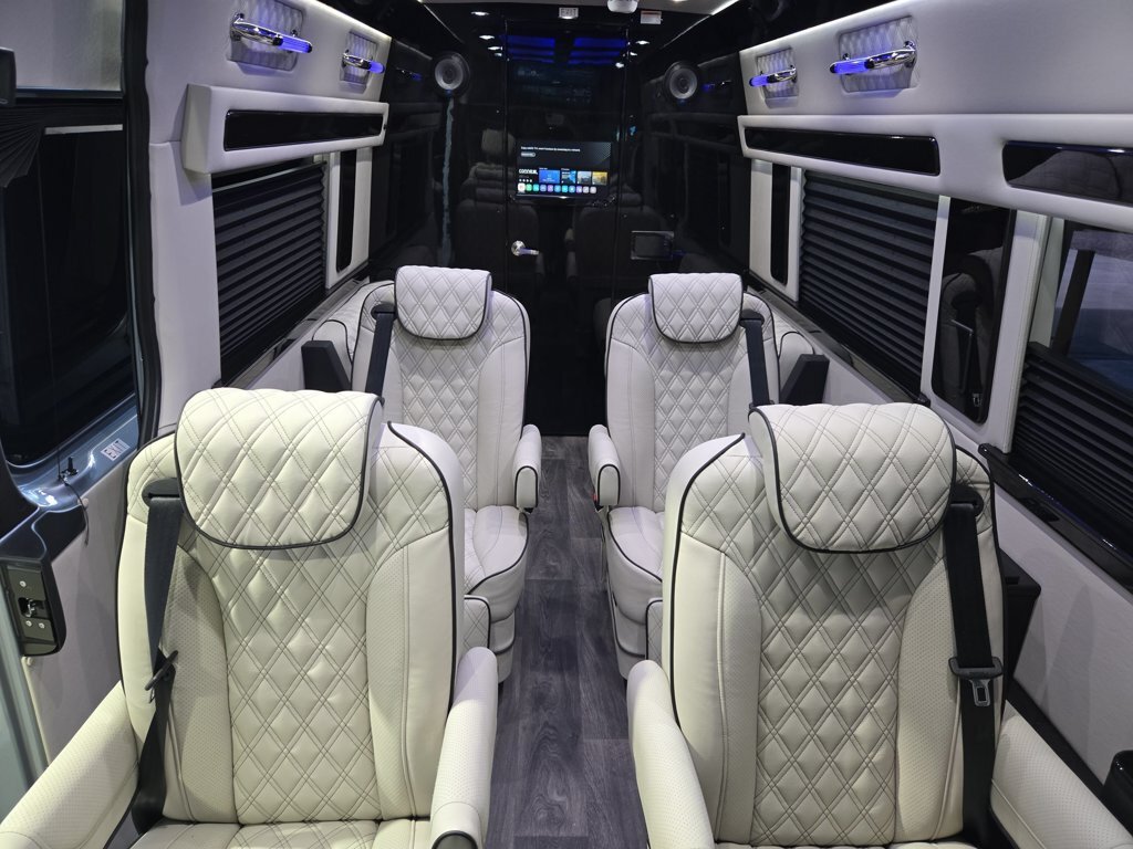 2027 Ultimate Toys COACH 170 STD in loveland OH