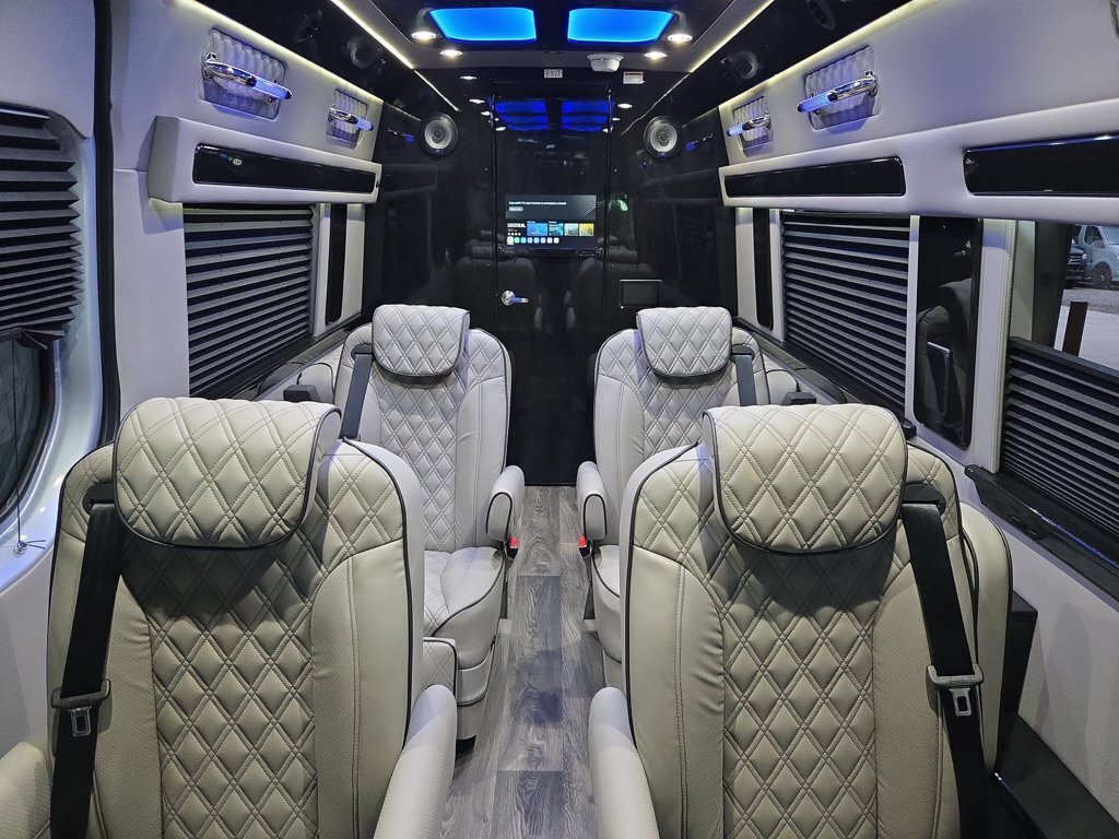 2027 Ultimate Toys COACH 170 STD in loveland OH