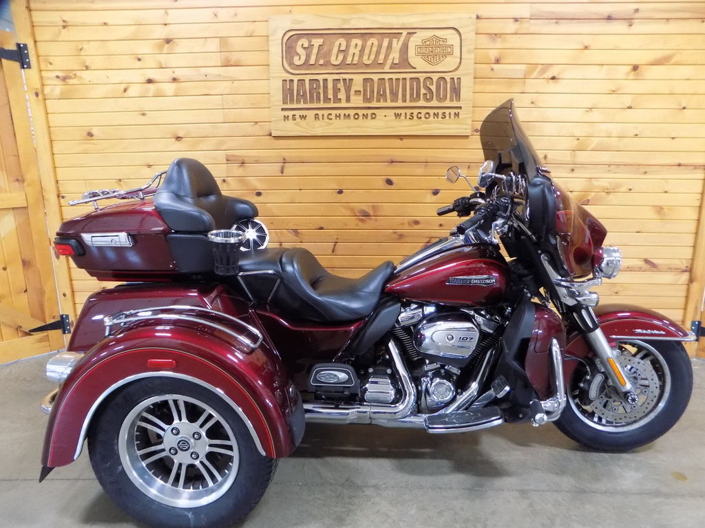 2017 Harley-Davidson® FLHTCUTG - Tri Glide® Ultra ULTRA CLASSIC in New Richmond, WI