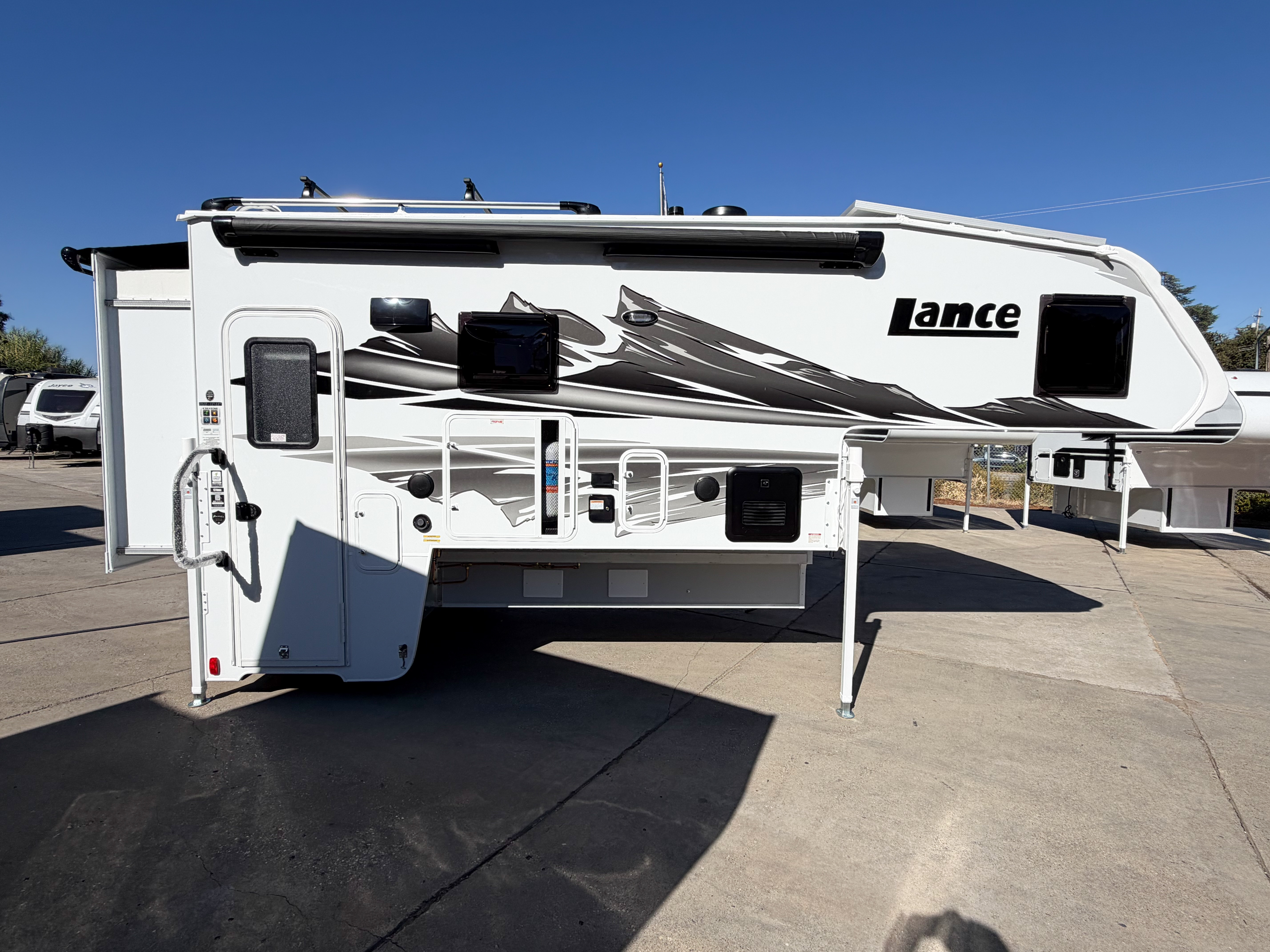 2027 Lance 1172 TRUCK CAMPER in auburn CA