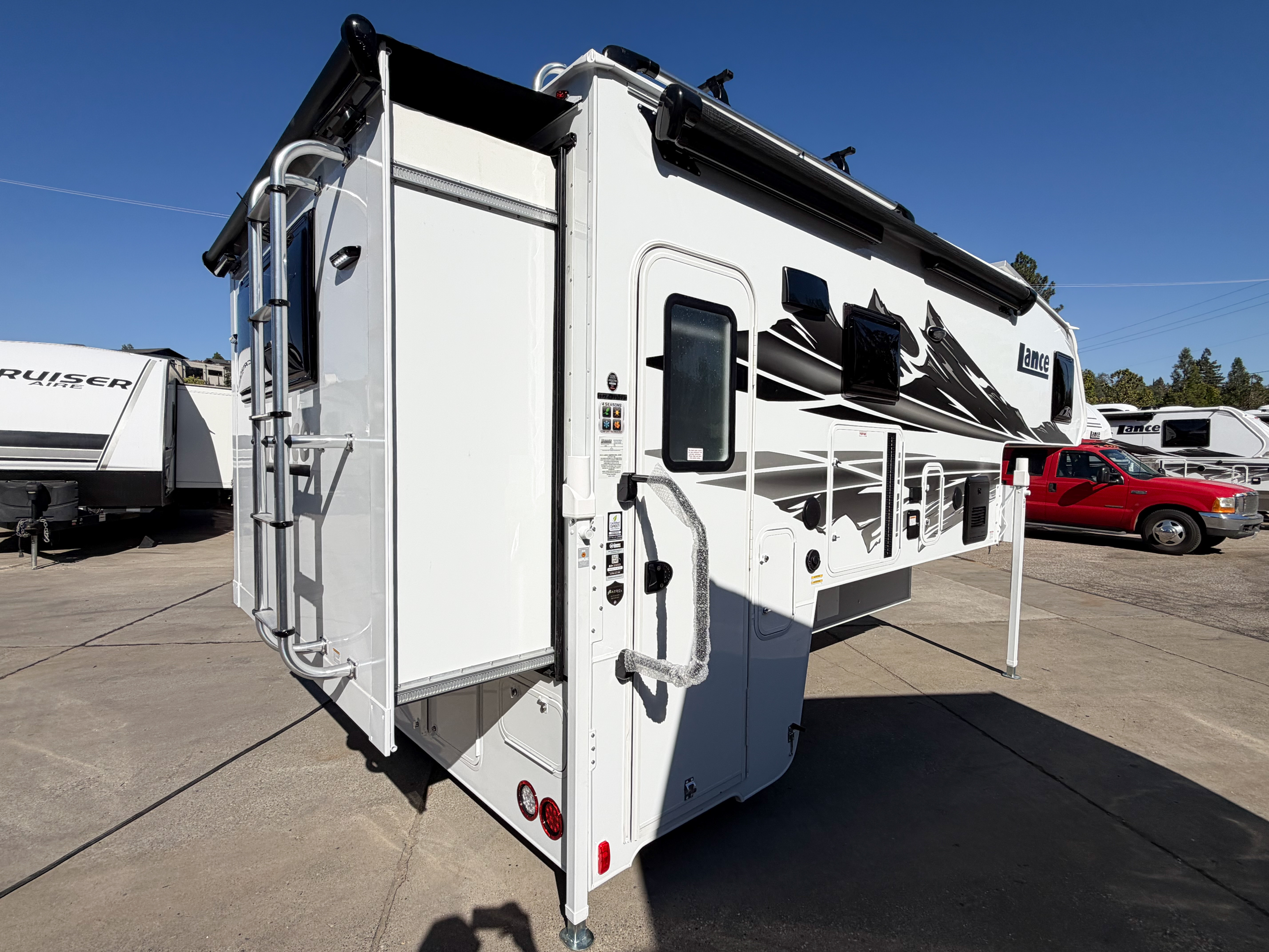 2027 Lance 1172 TRUCK CAMPER in auburn CA
