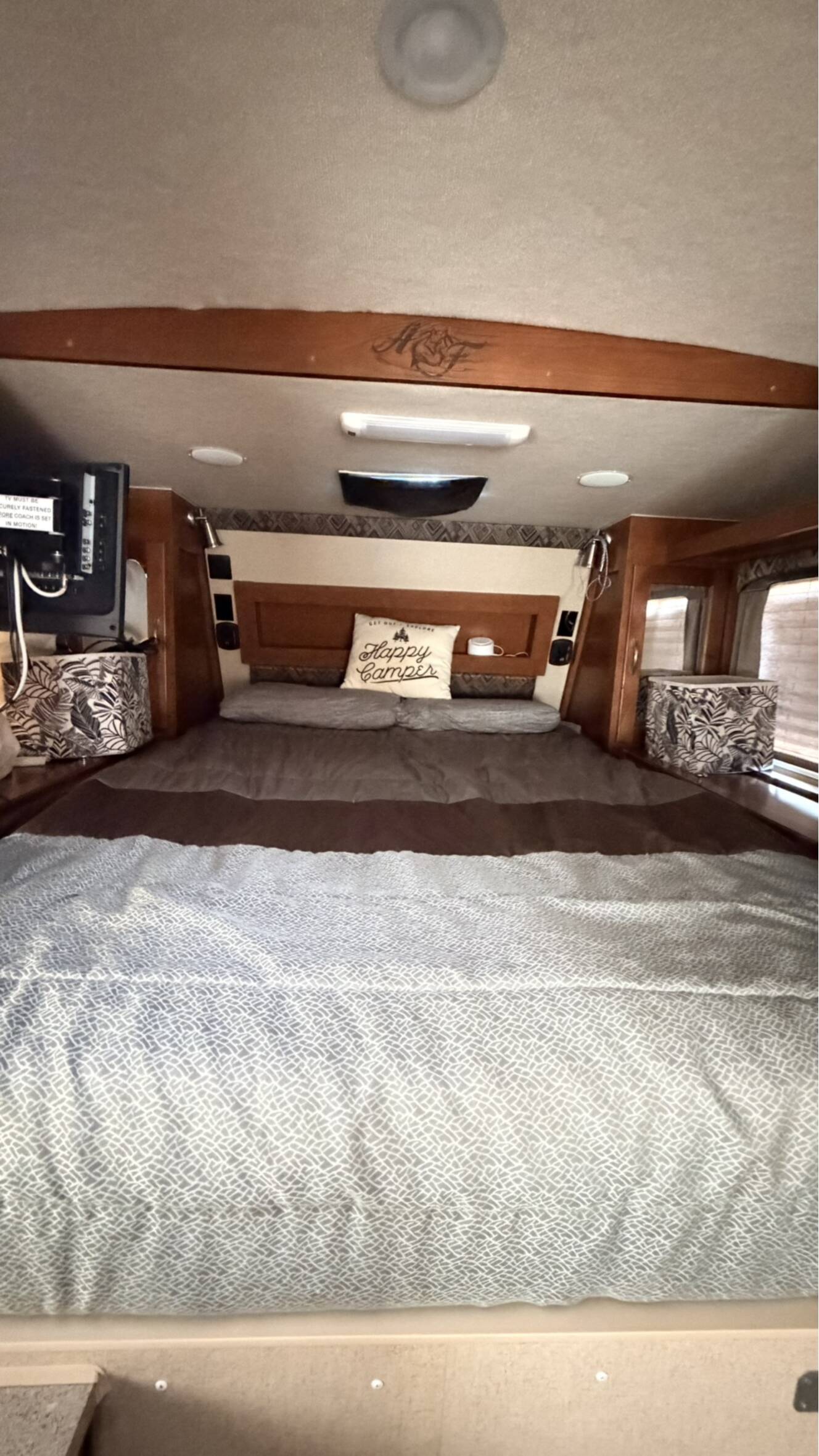 A photo of this 2018 Northwood Mfg ARCTIC FOX TRUCK CAMPER 990
