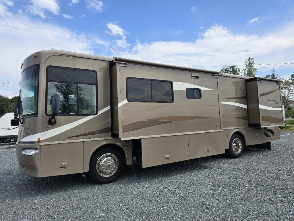 2007 Winnebago JOURNEY 34SH Class A Diesel Motorhome - Diesel Pusher RV