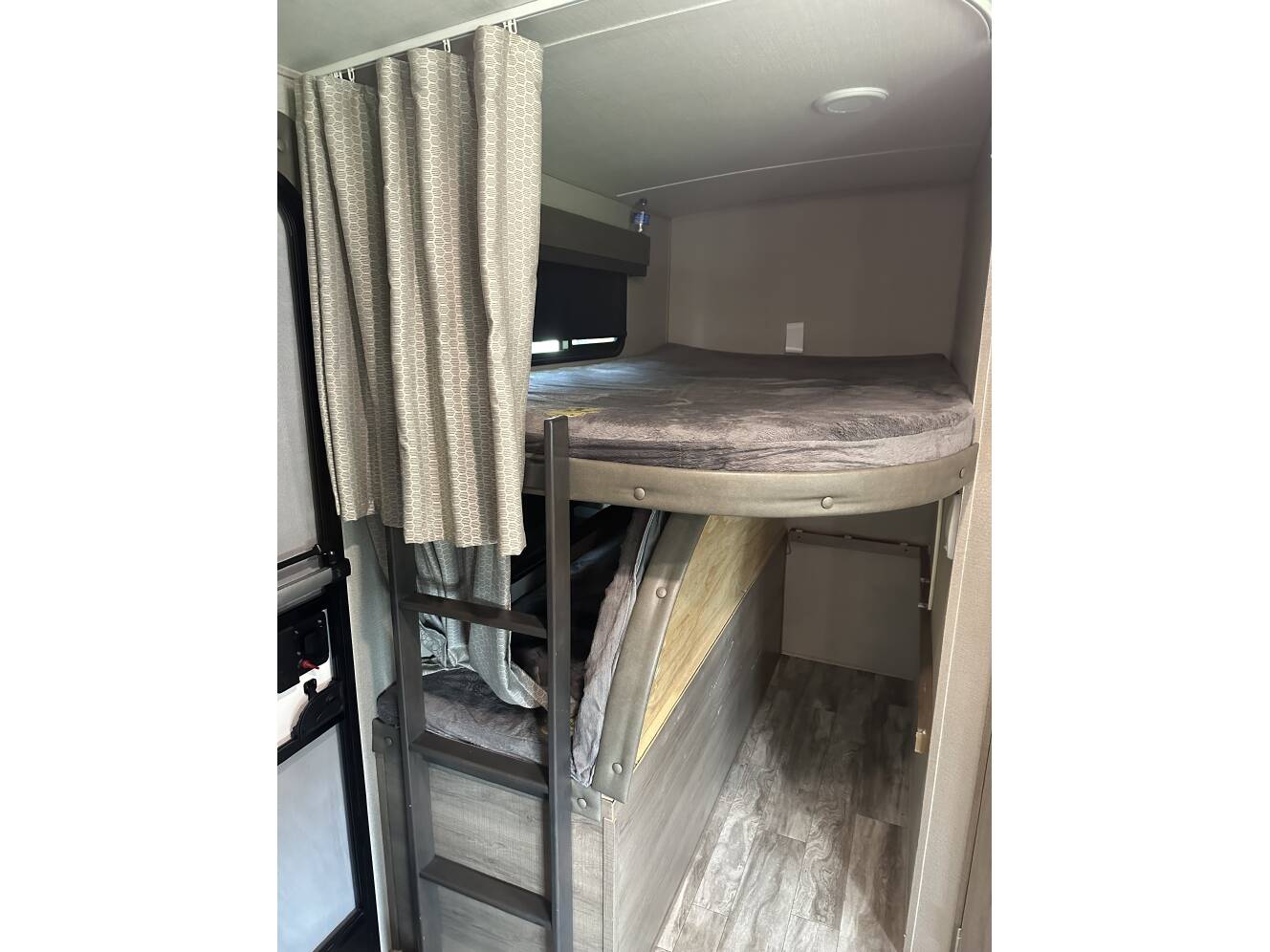 A photo of this 2021 Grand Design IMAGINE 2800BH