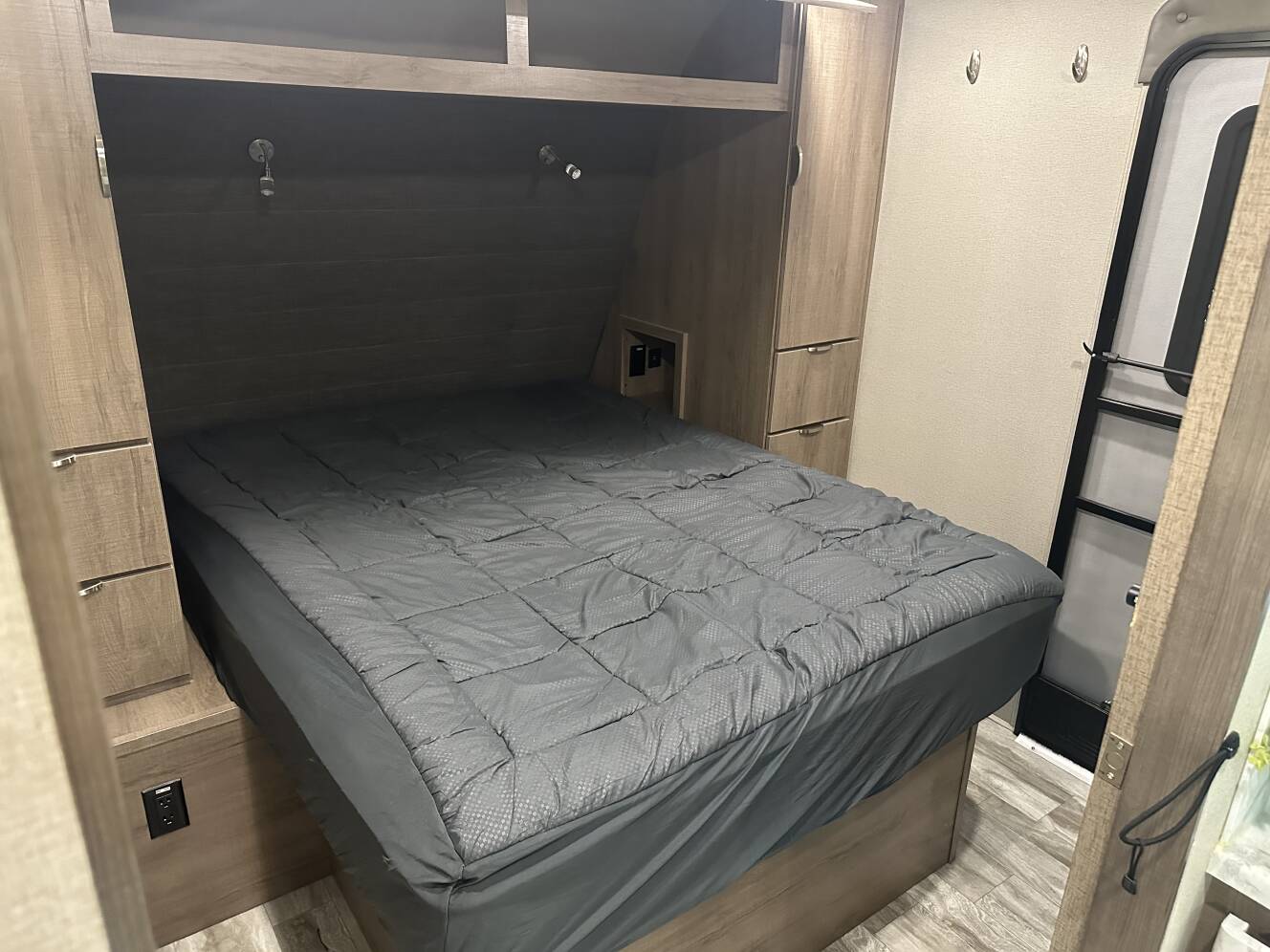 A photo of this 2021 Grand Design IMAGINE 2800BH